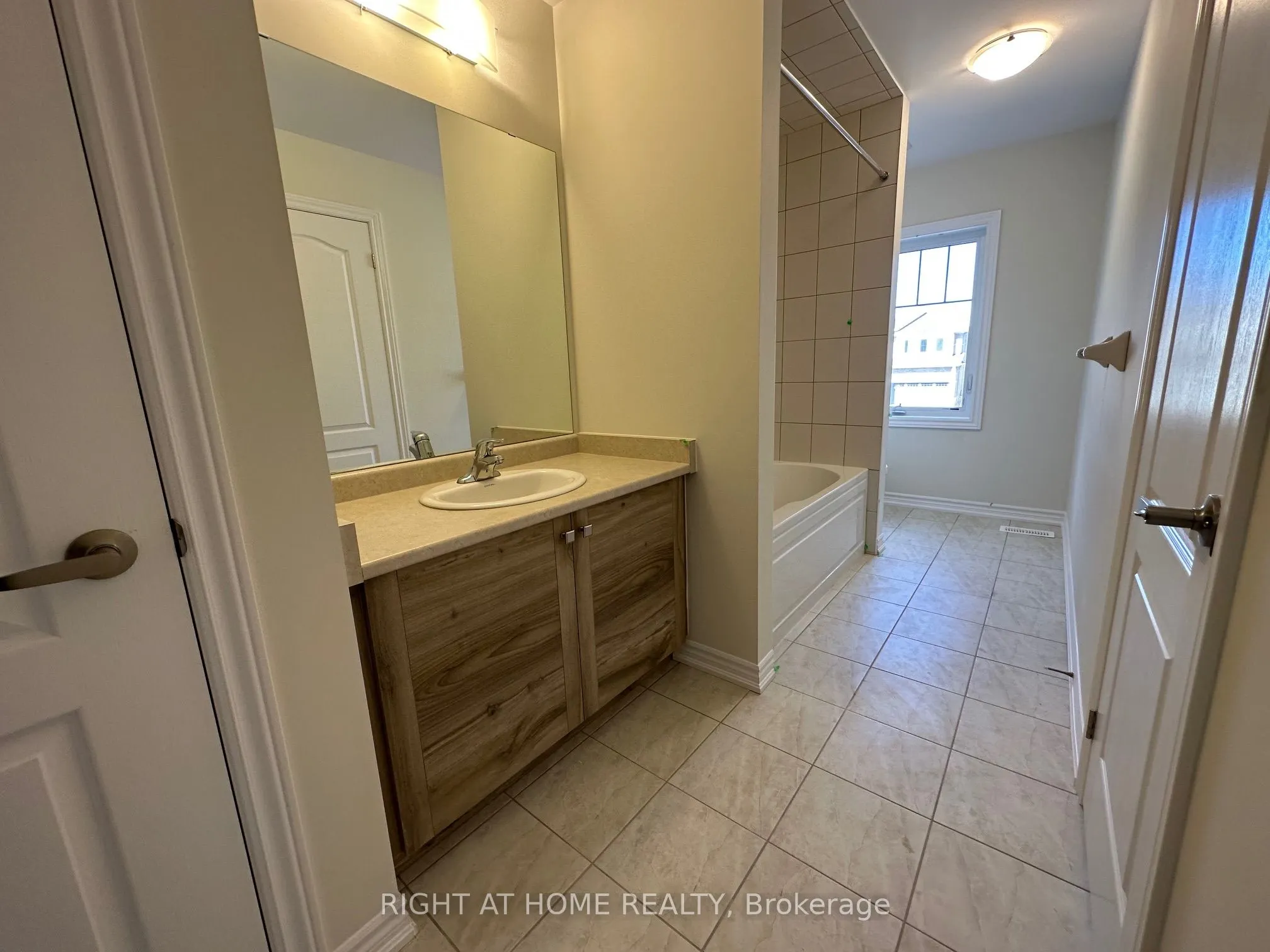 17 Cahill Drive, #Upper