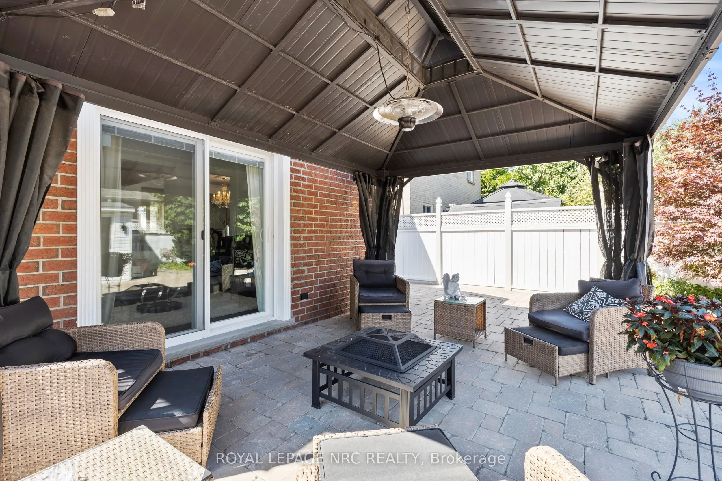 86 Huntington Lane