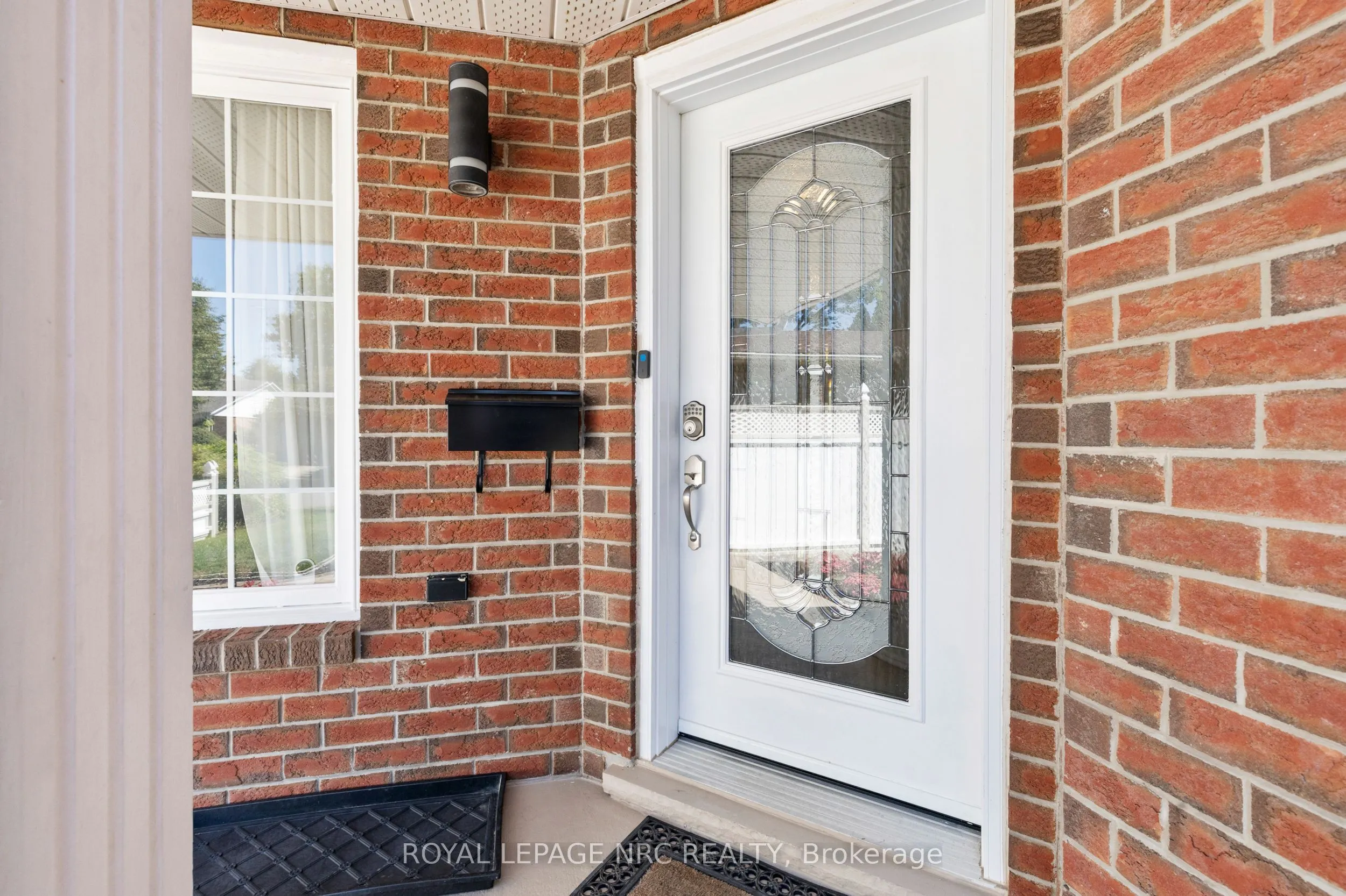 86 Huntington Lane
