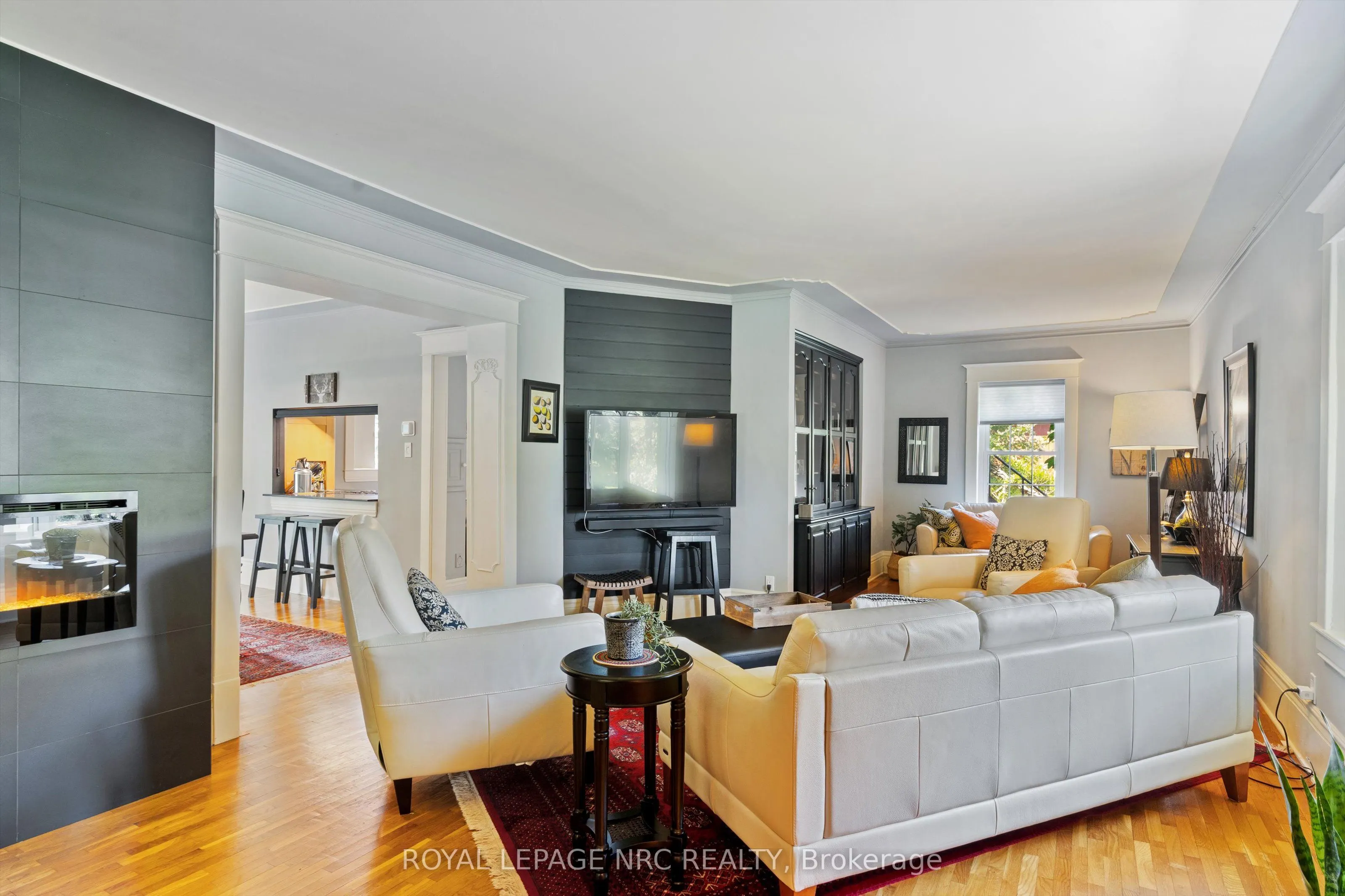 326 Lakeshore Road