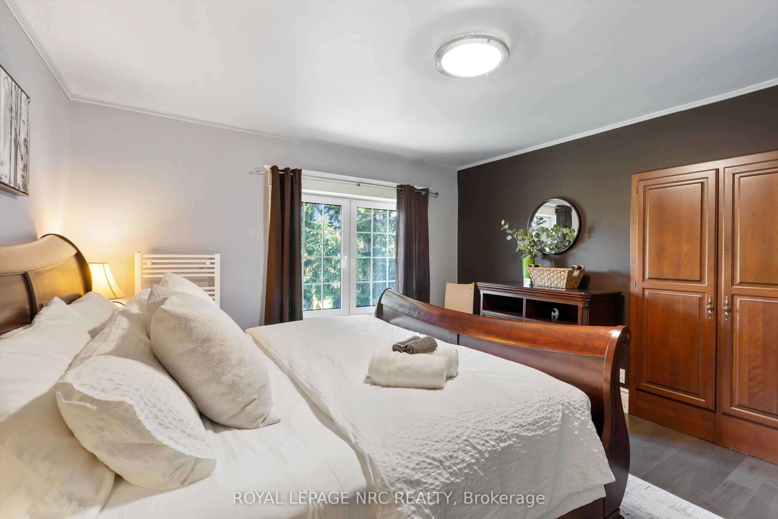 326 Lakeshore Road