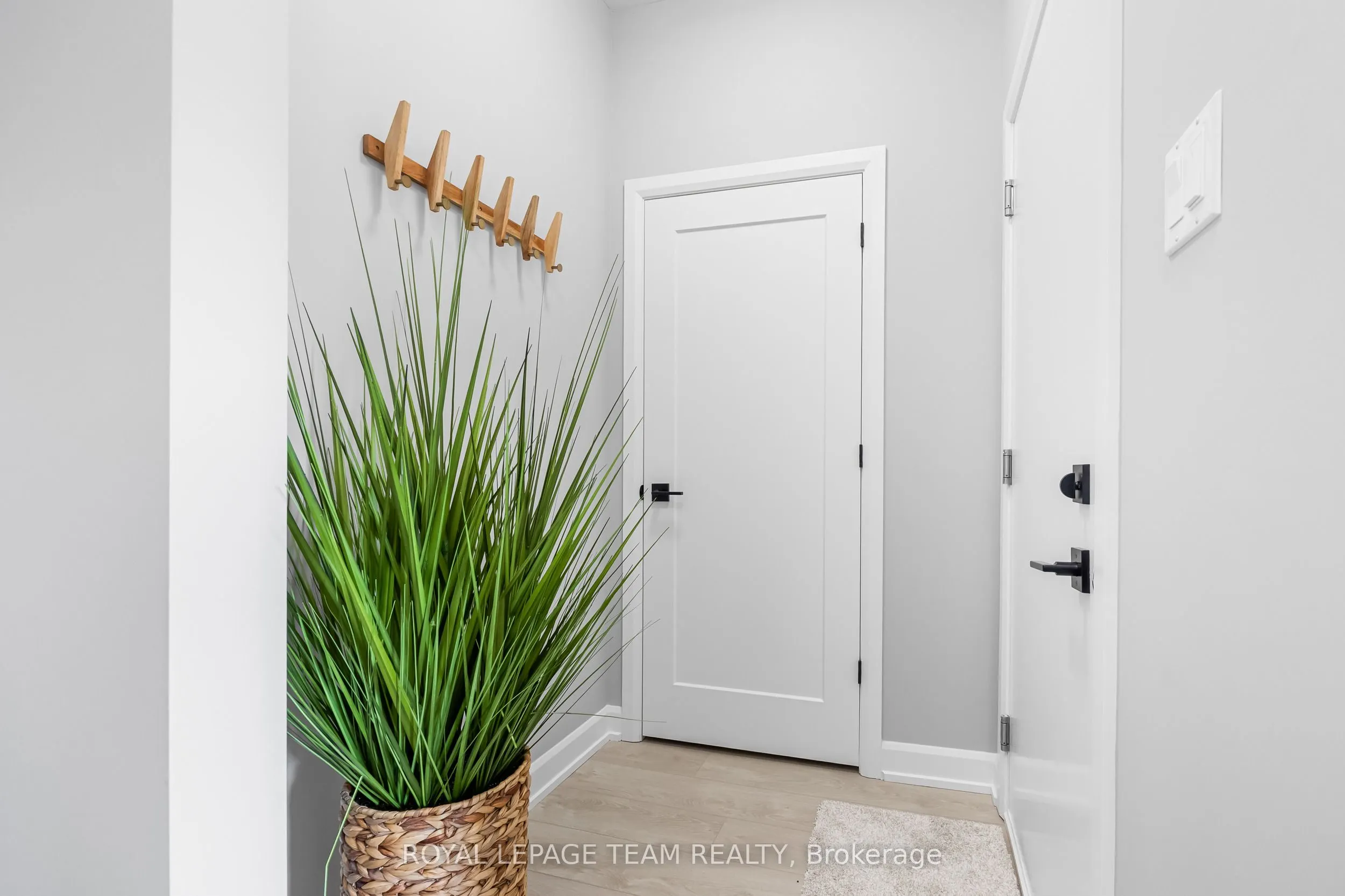 342 Lewis Street W