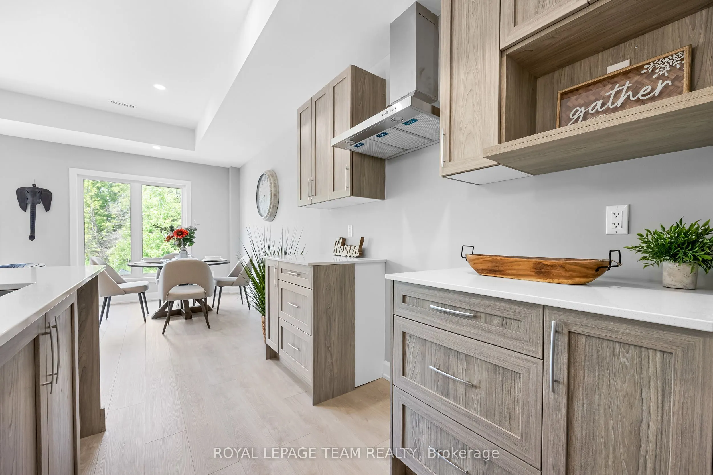 354 Lewis Street W