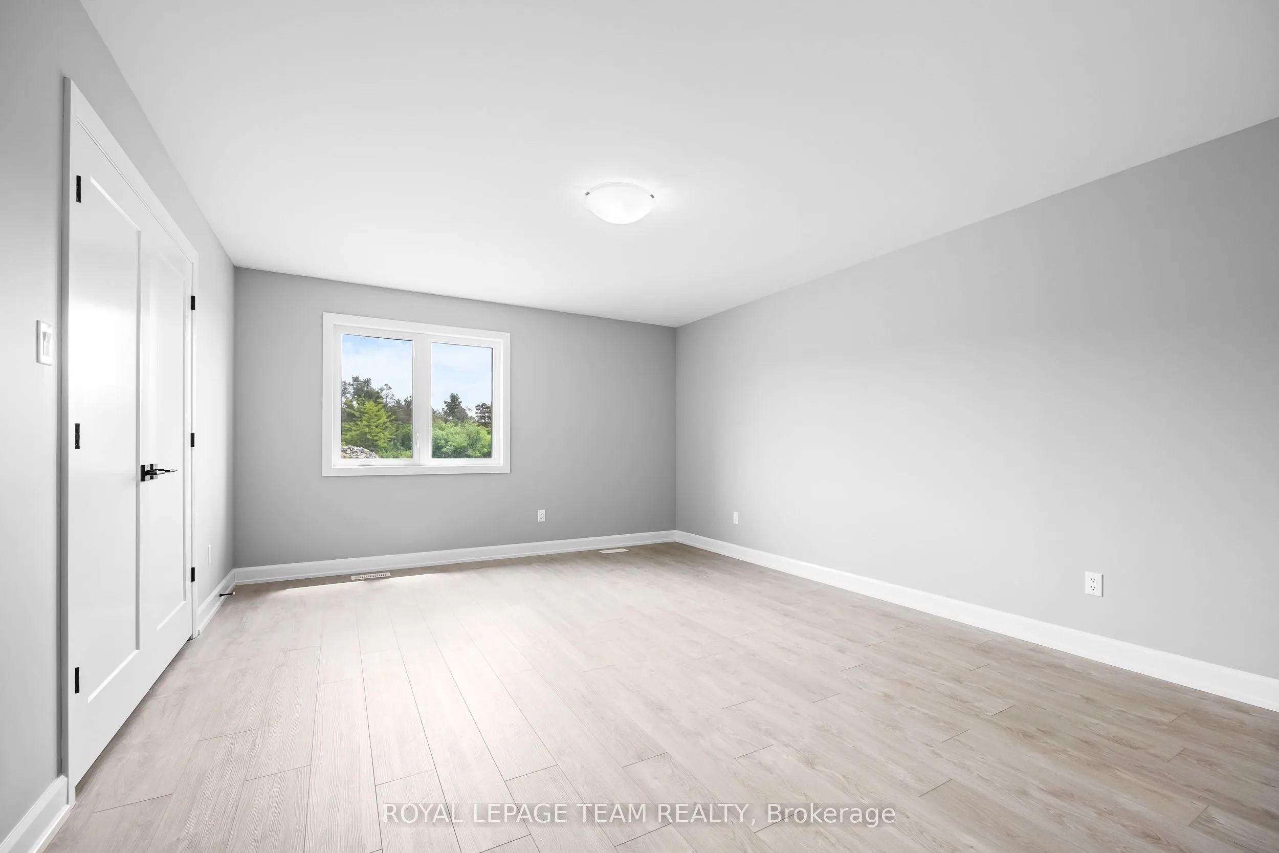 354 Lewis Street W