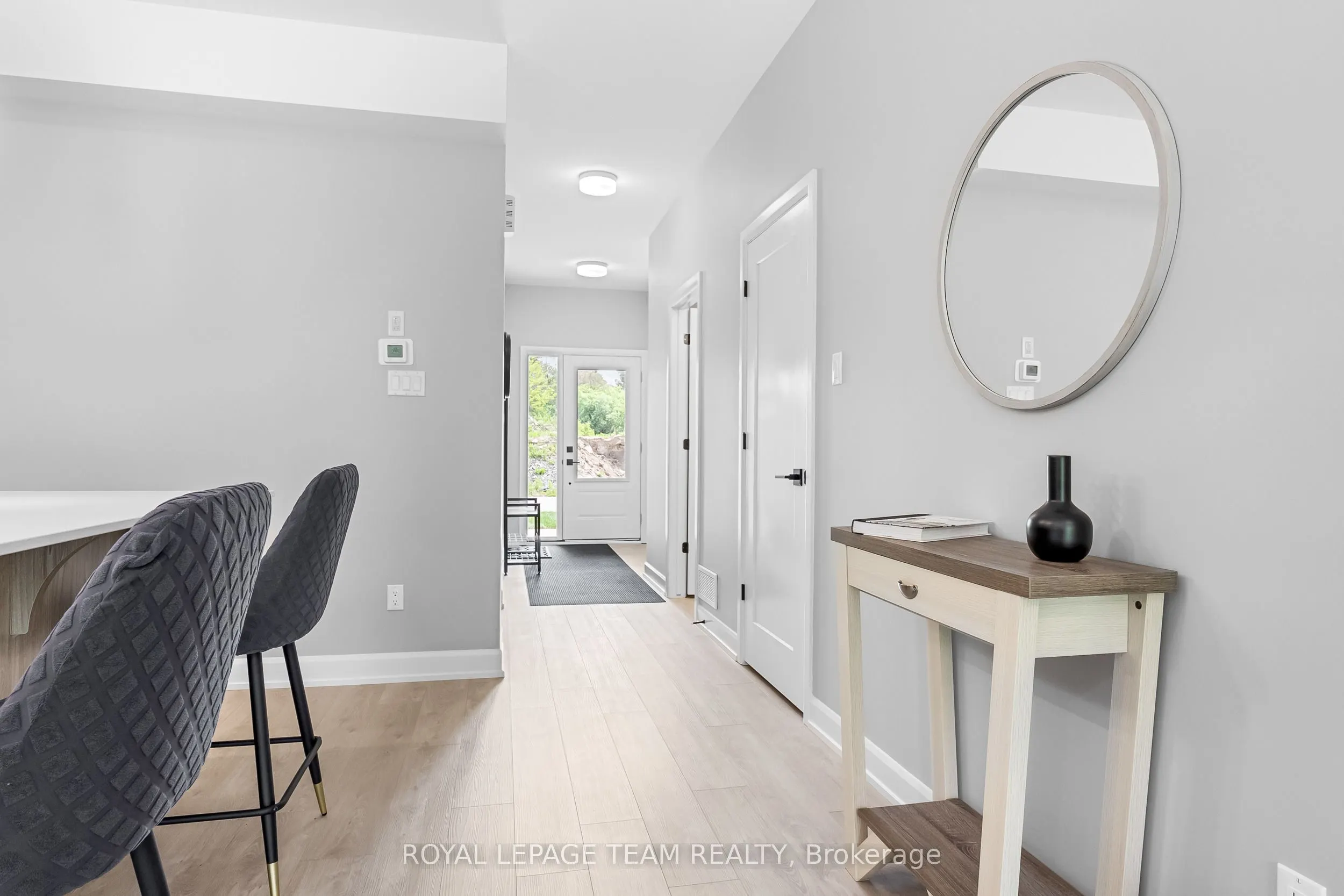 354 Lewis Street W
