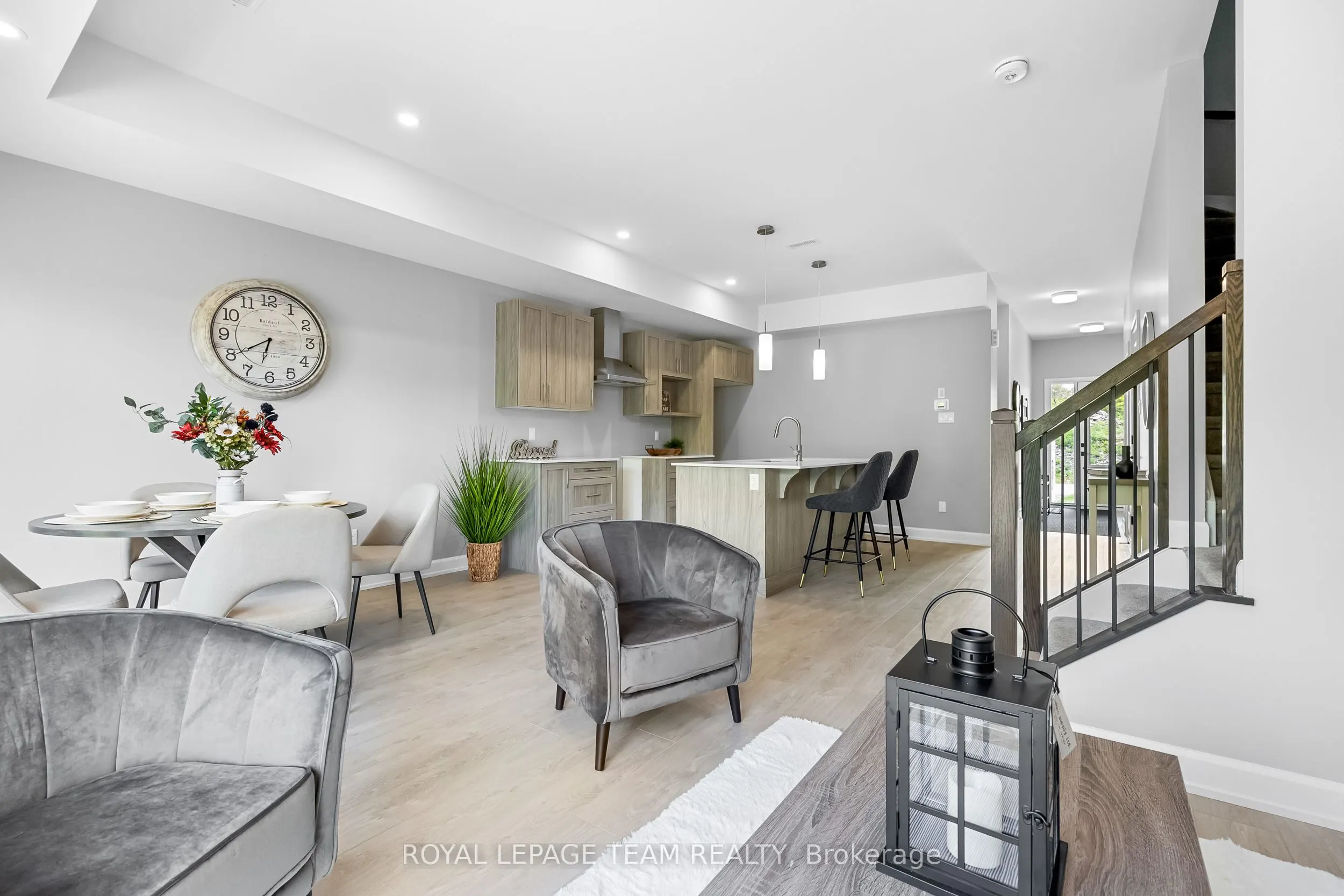 354 Lewis Street W