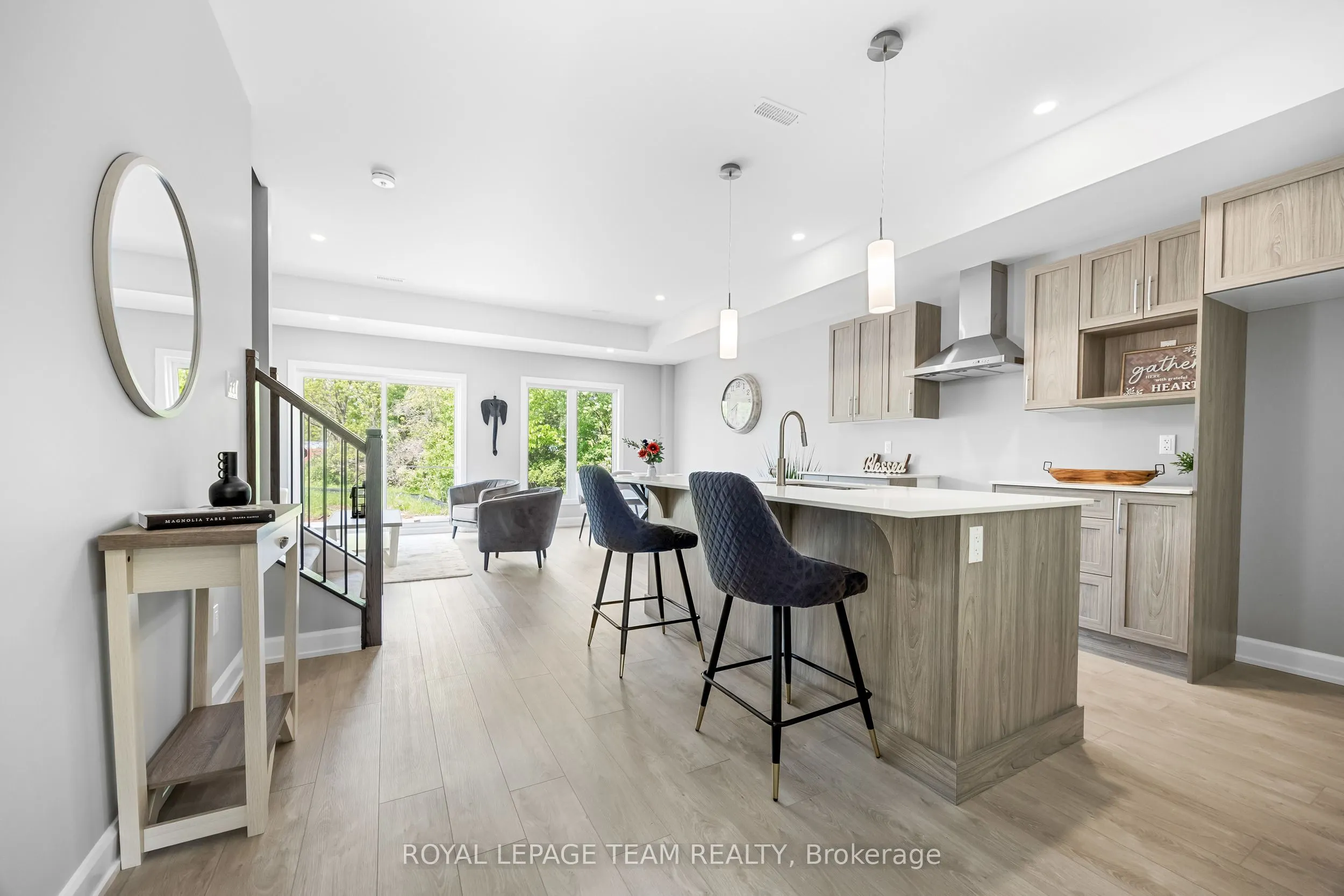 354 Lewis Street W
