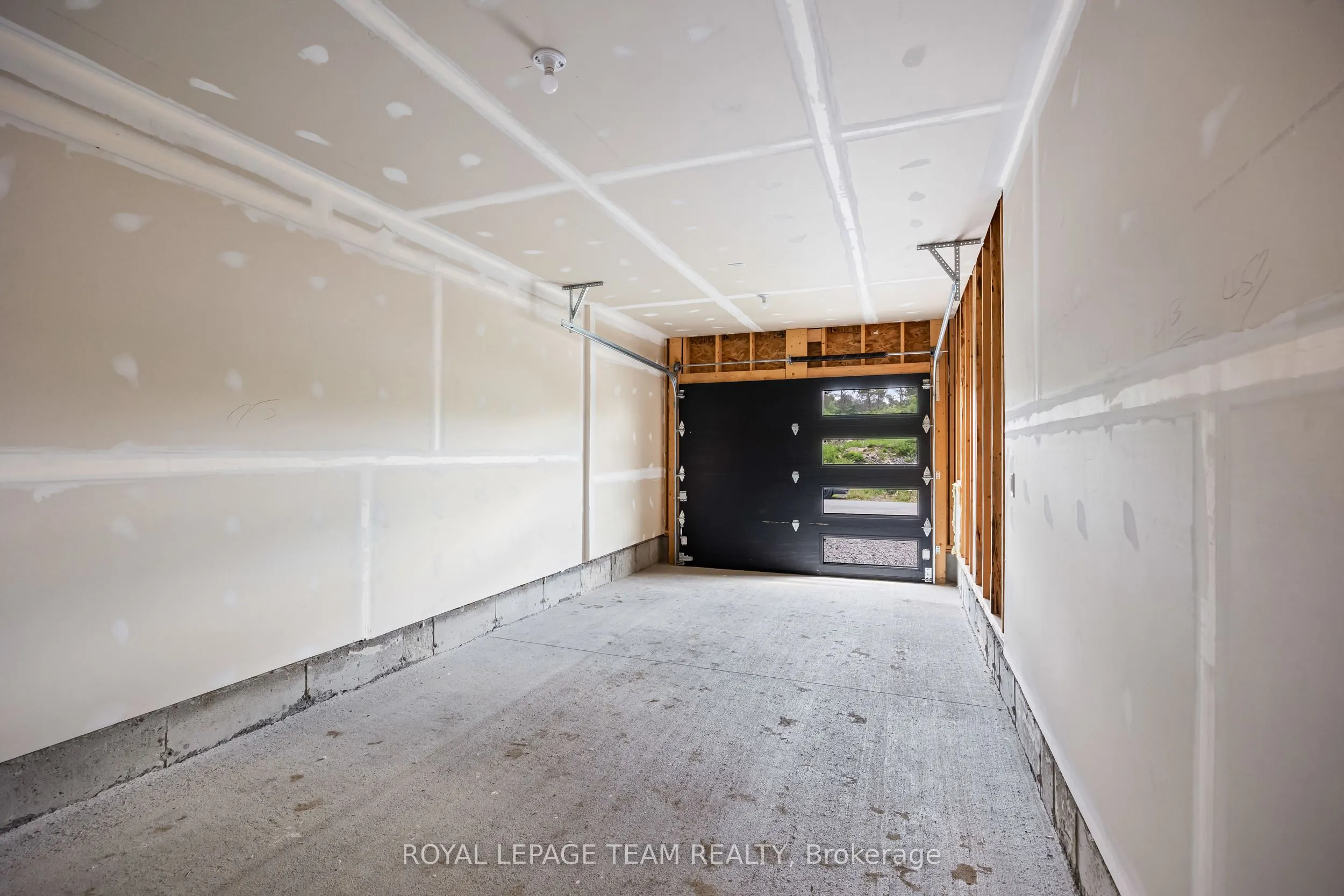 354 Lewis Street W