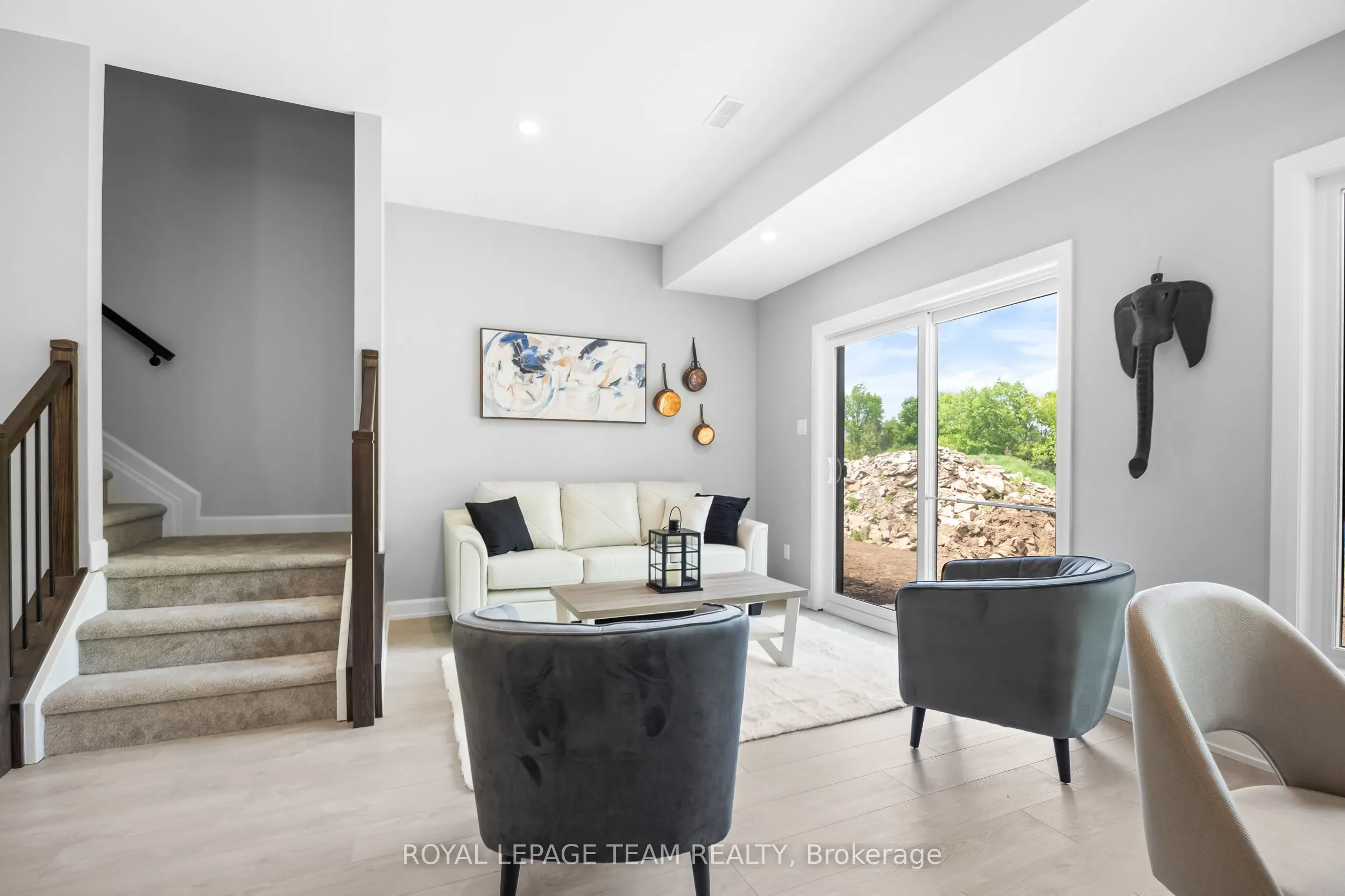 354 Lewis Street W