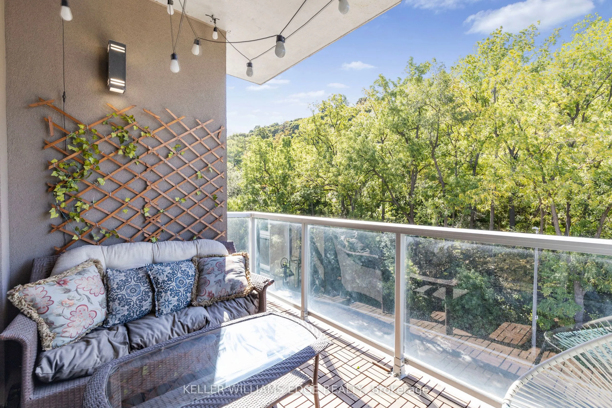 455 Charlton Avenue E, #401