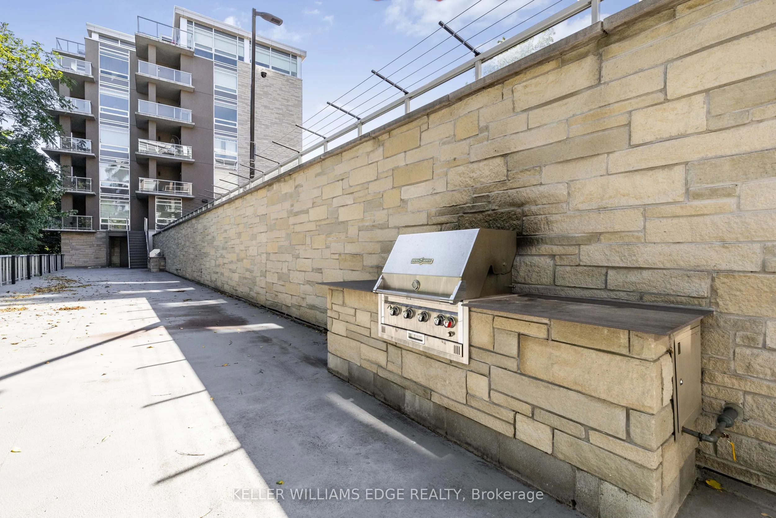455 Charlton Avenue E, #401