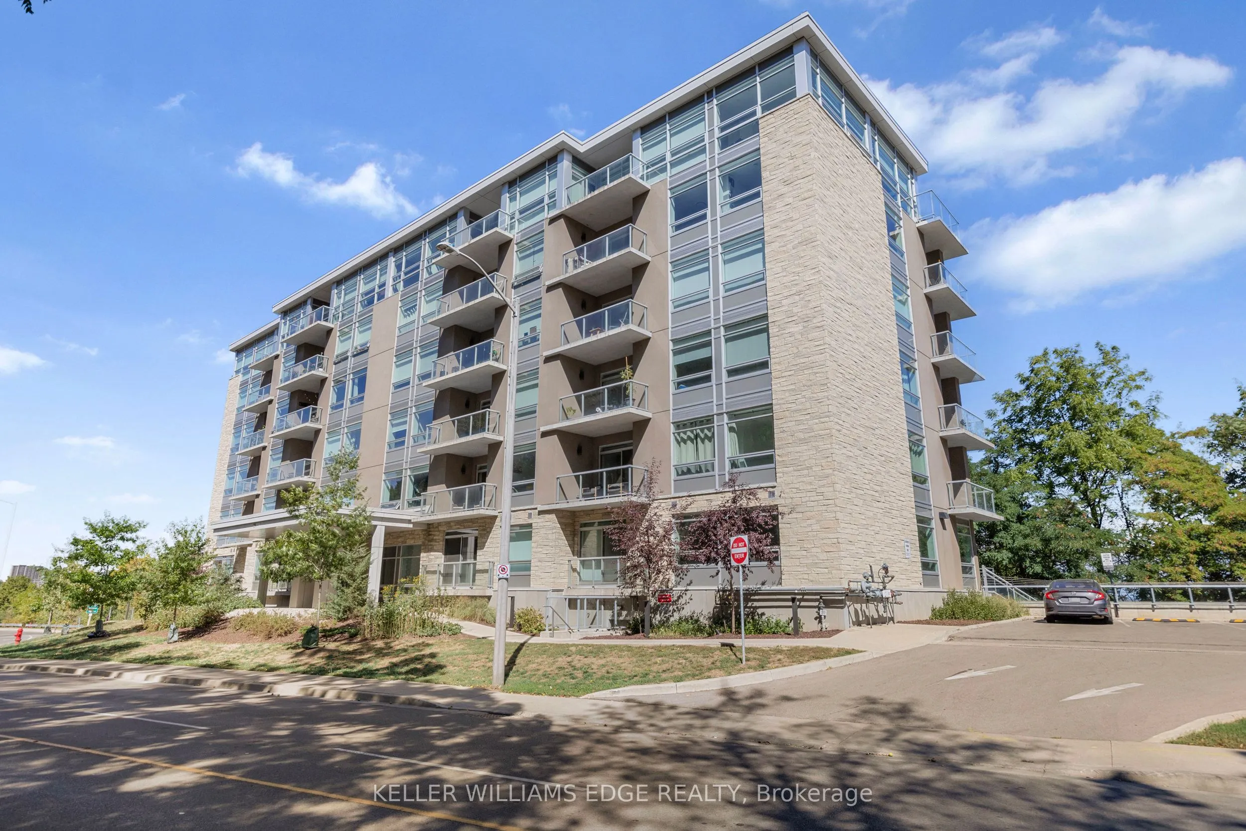 455 Charlton Avenue E, #401