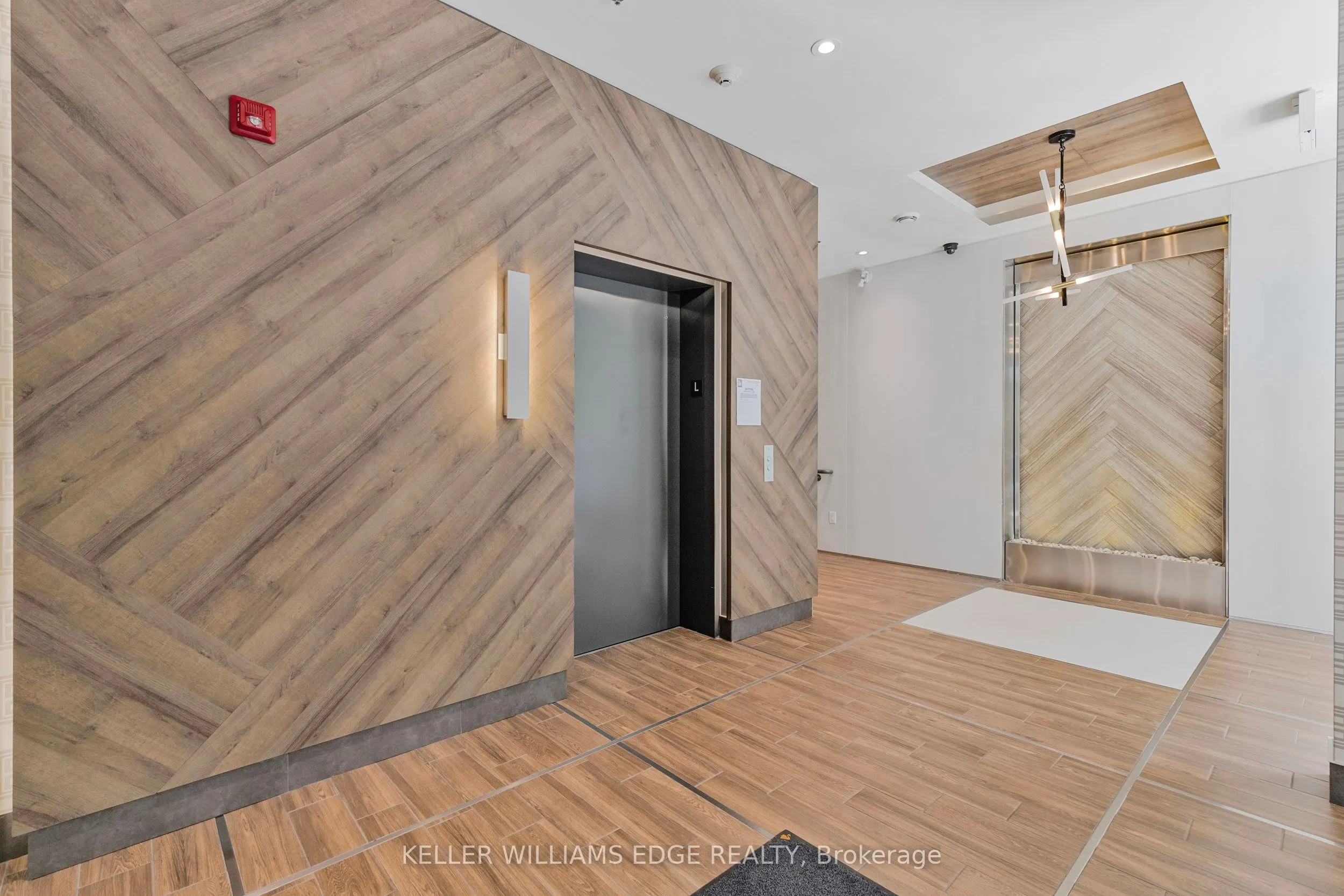 455 Charlton Avenue E, #401