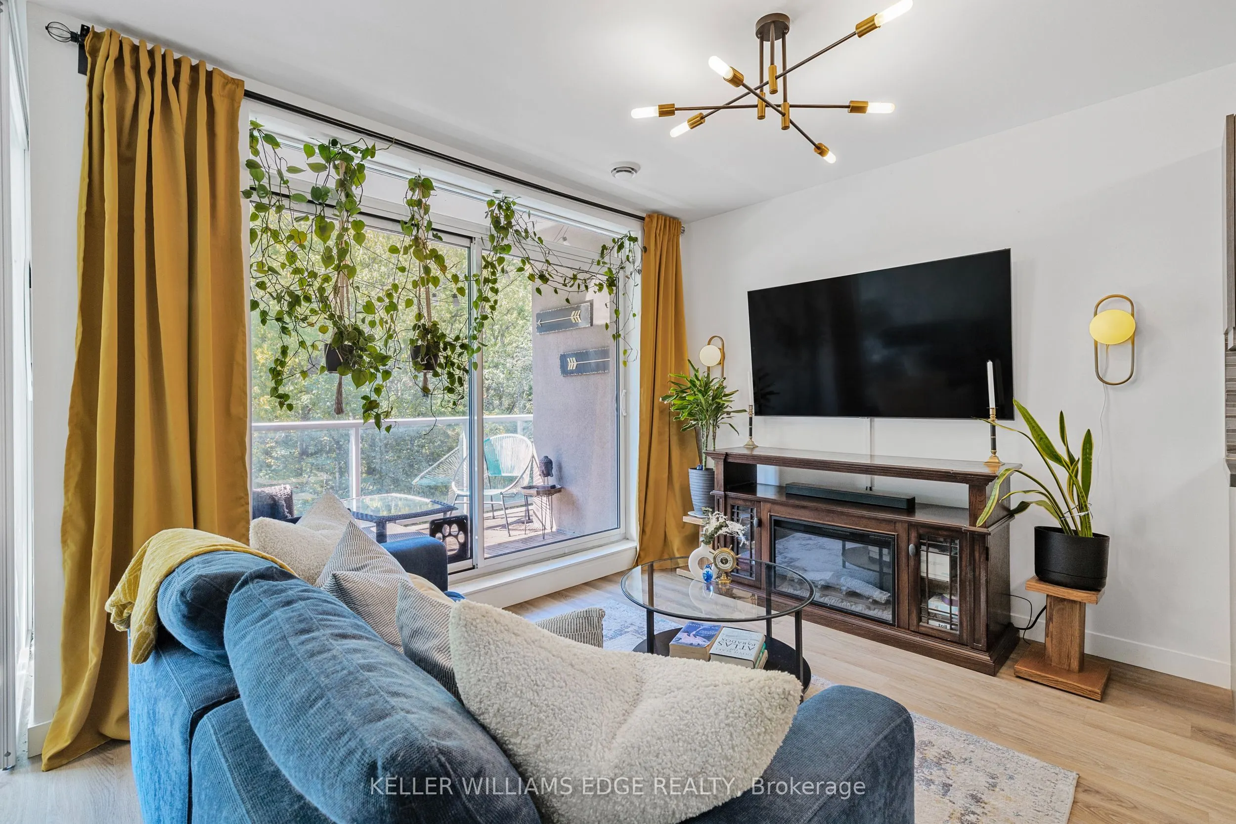 455 Charlton Avenue E, #401