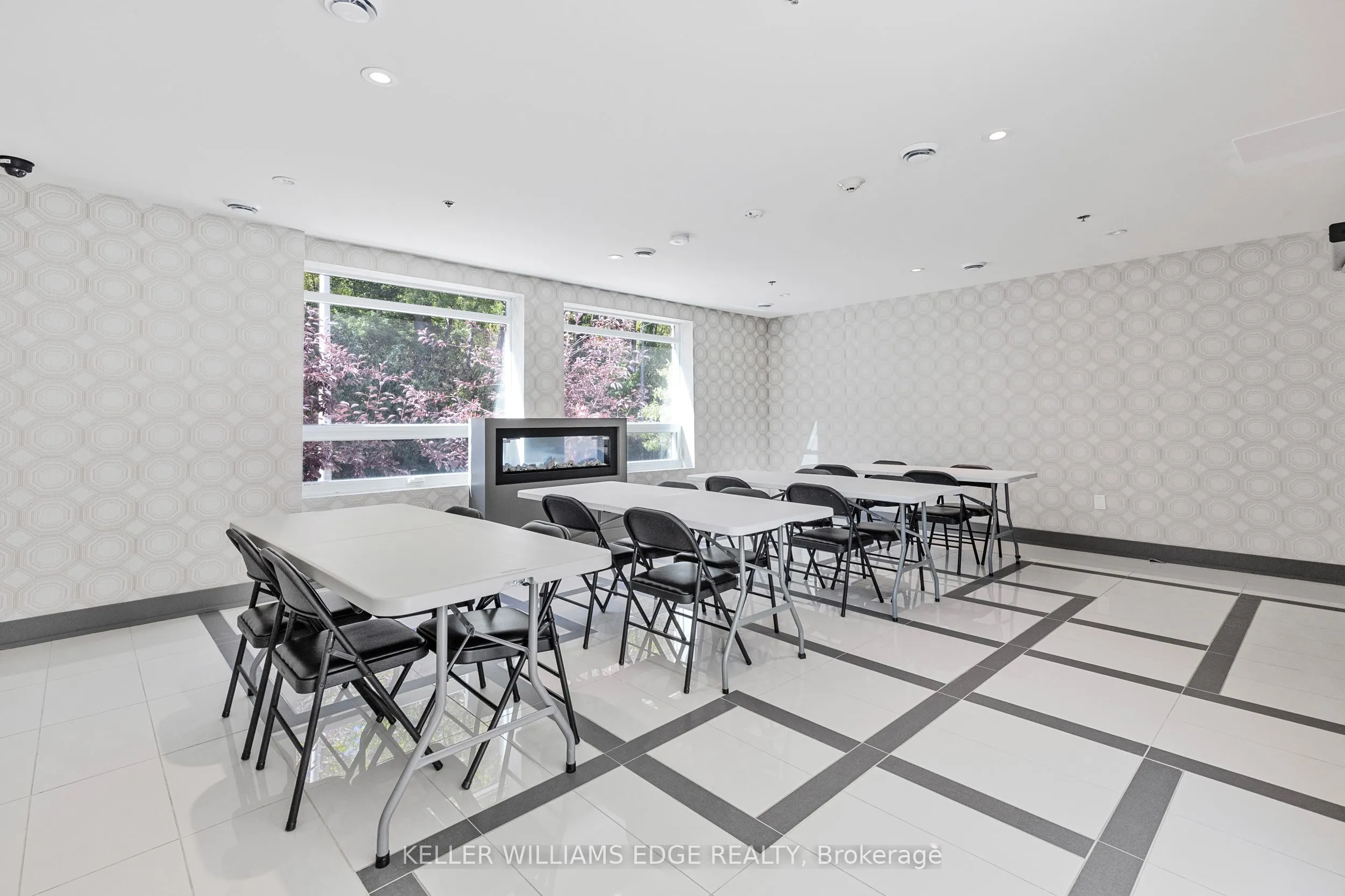 455 Charlton Avenue E, #401