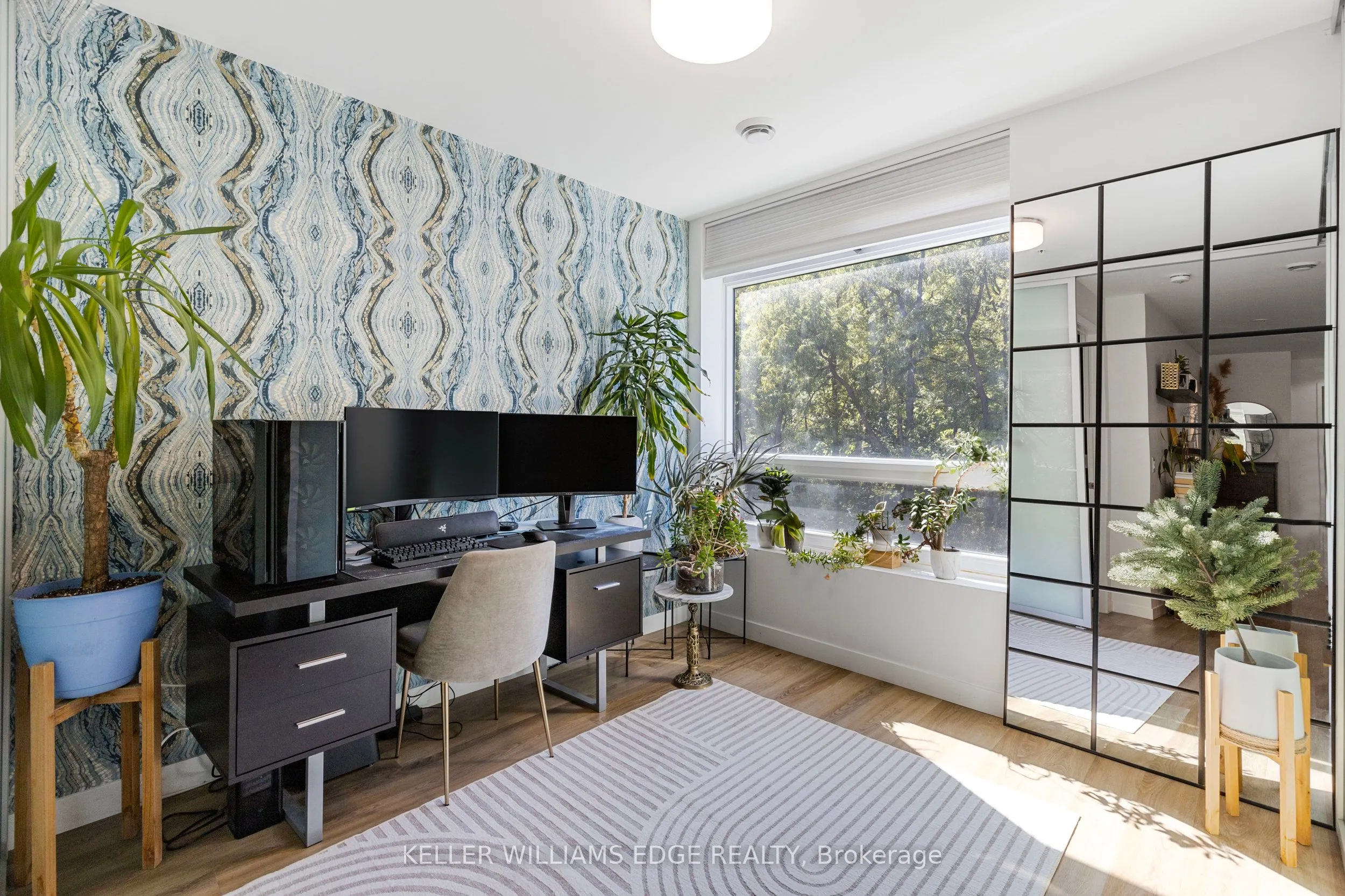 455 Charlton Avenue E, #401