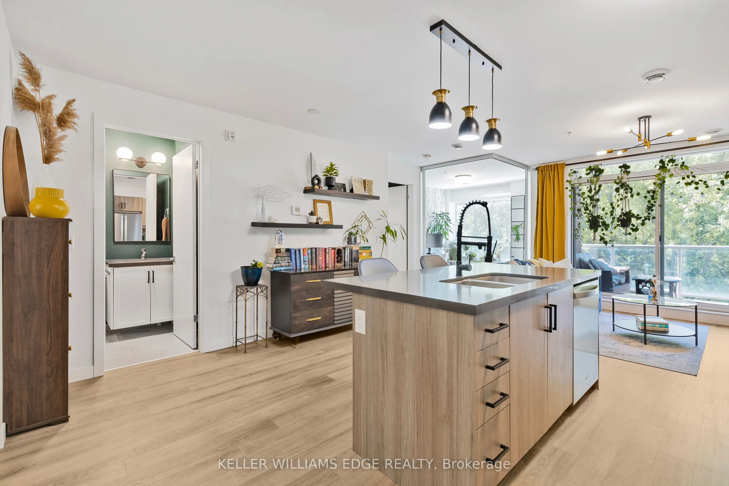 455 Charlton Avenue E, #401