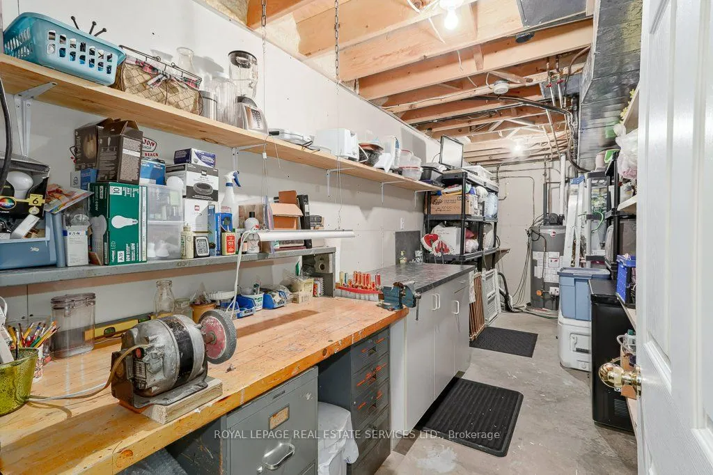 142 Lakeshore Road S
