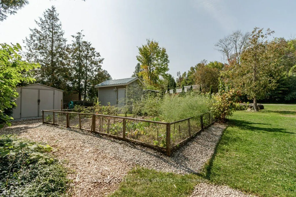 142 Lakeshore Road S