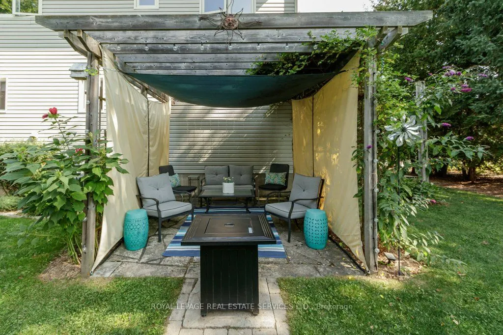 142 Lakeshore Road S