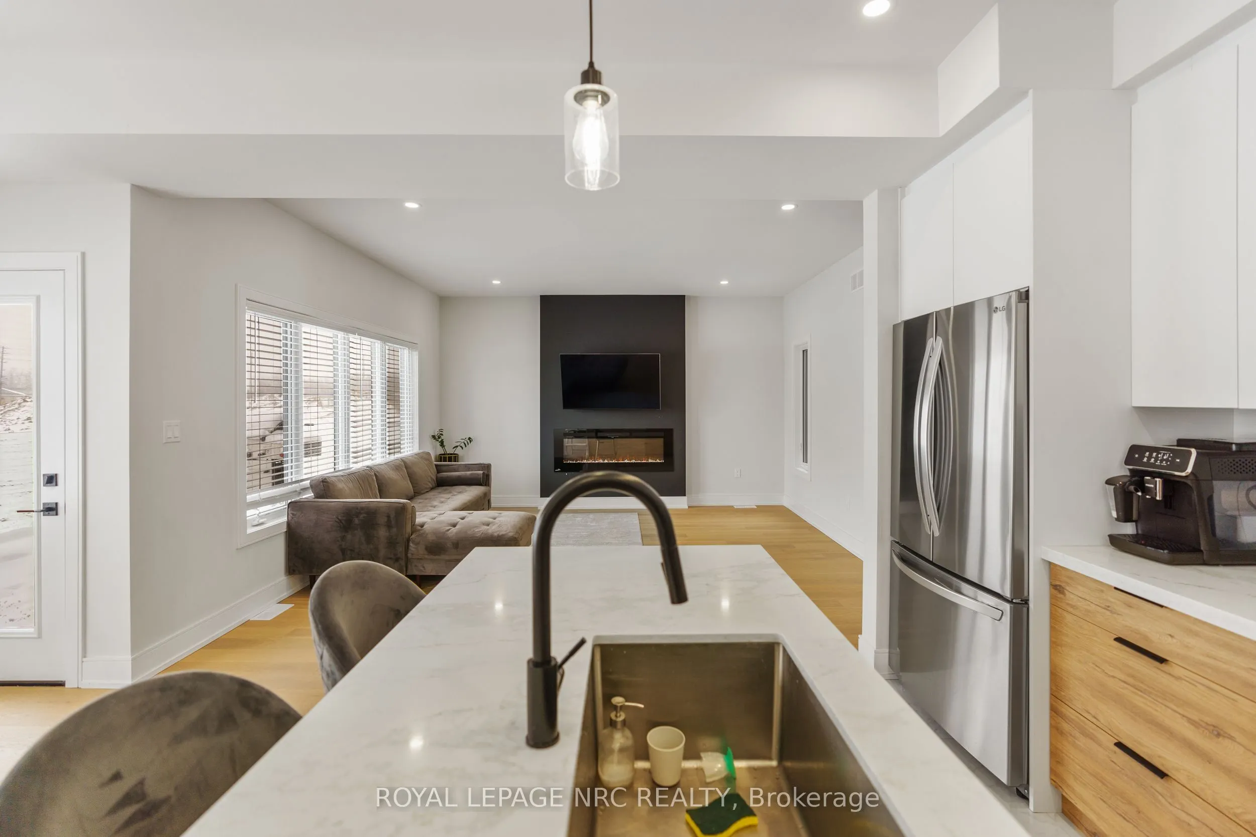 7386 Splendour Drive