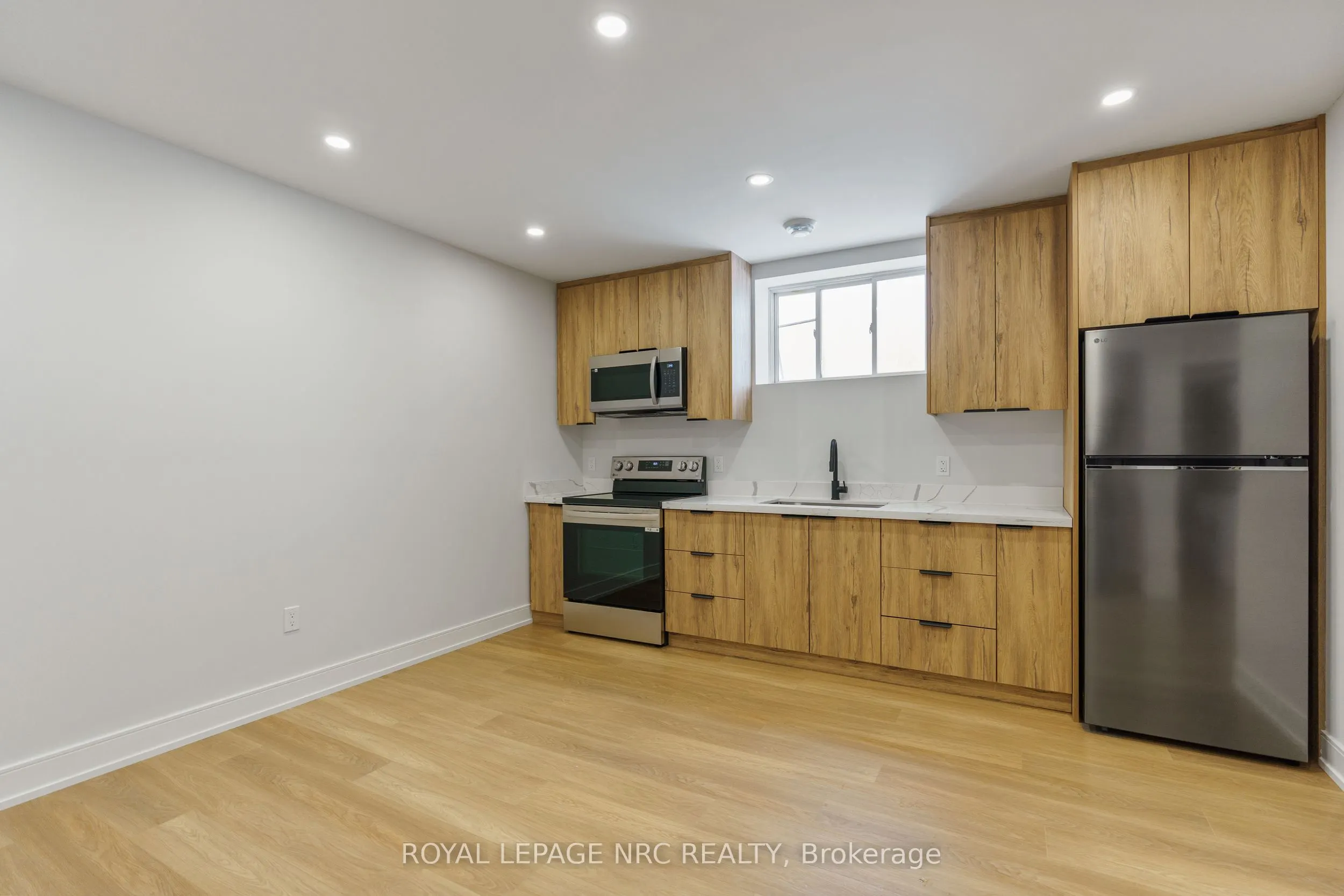 7386 Splendour Drive