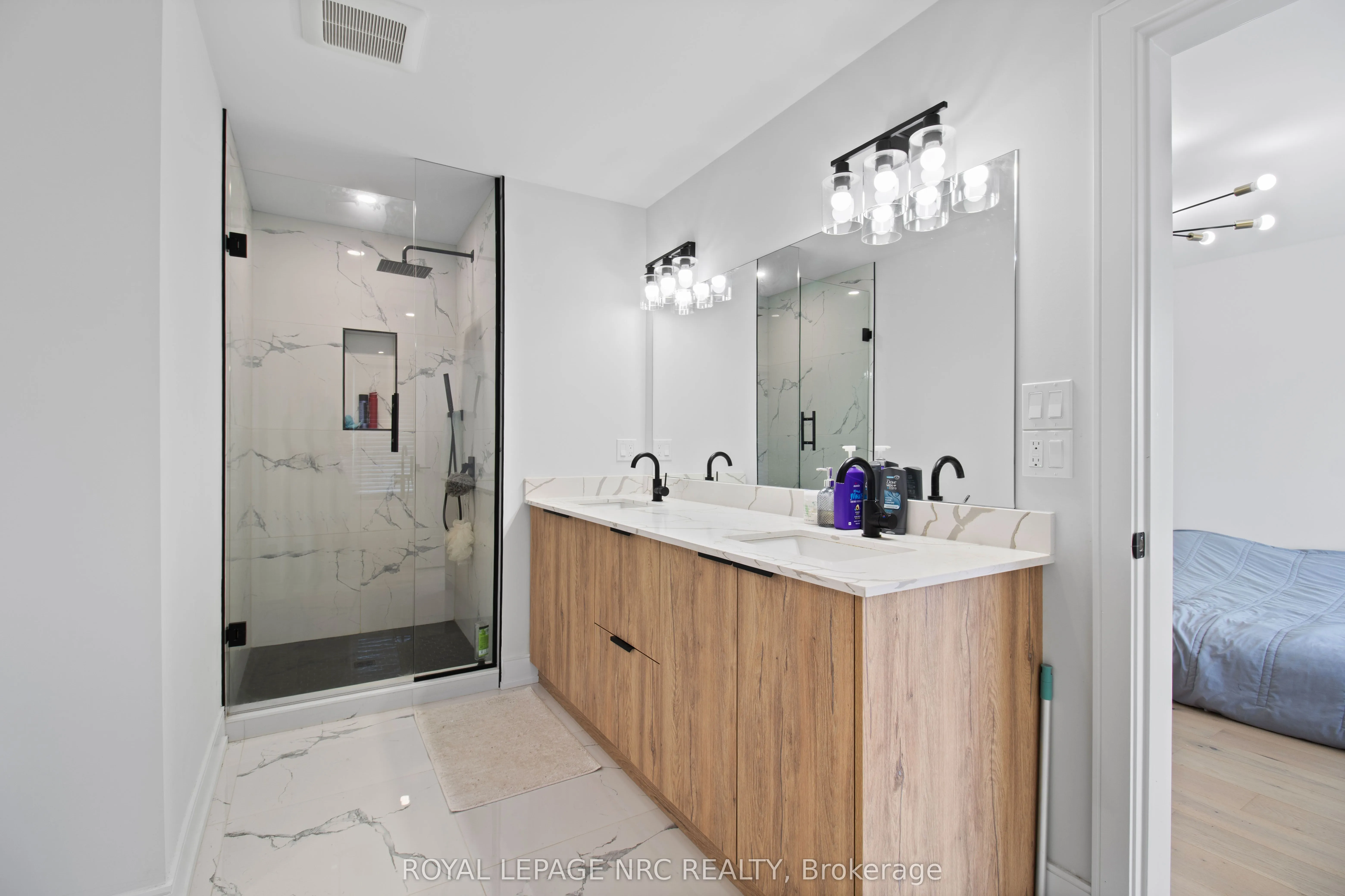 7392 Splendour Drive