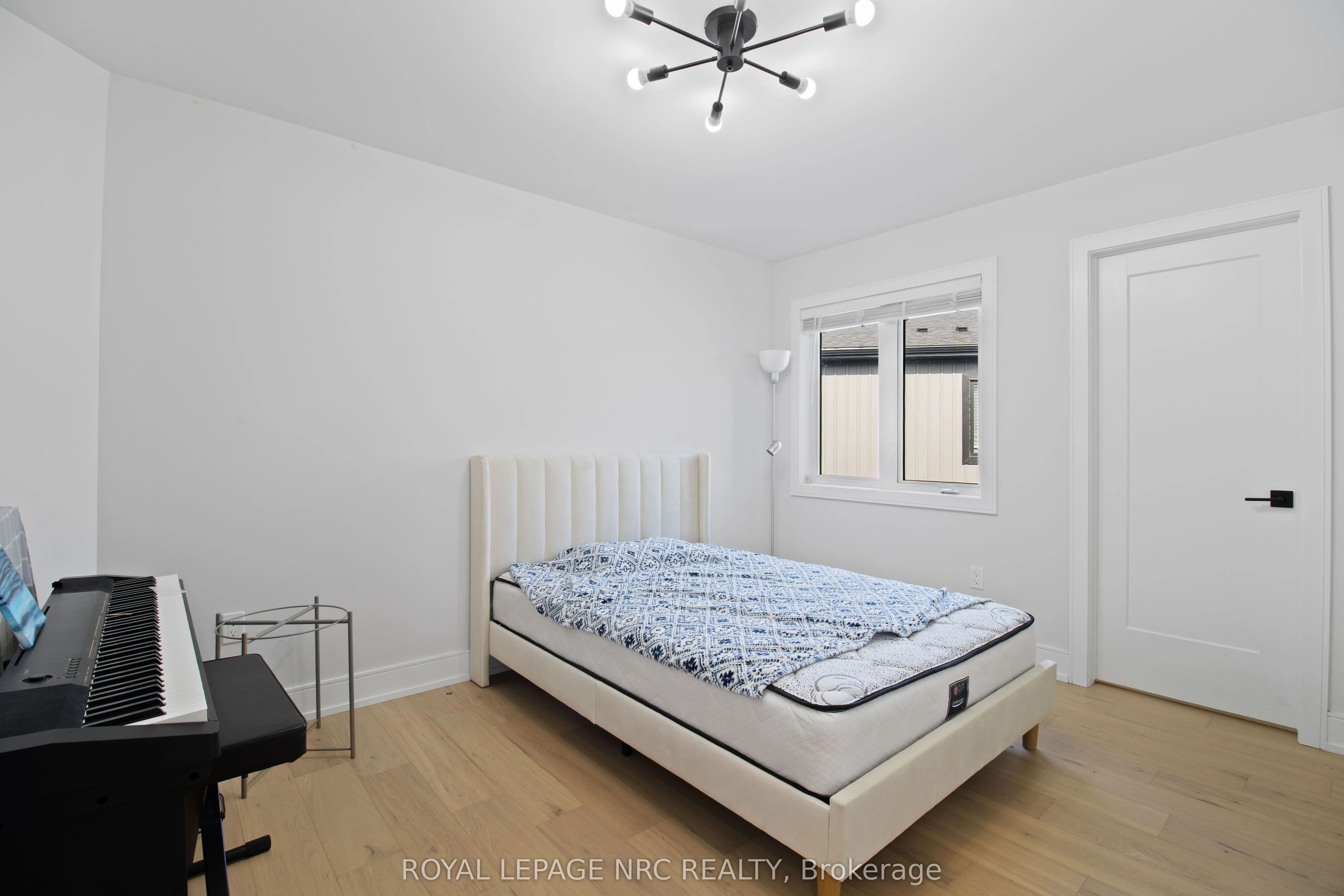 7392 Splendour Drive