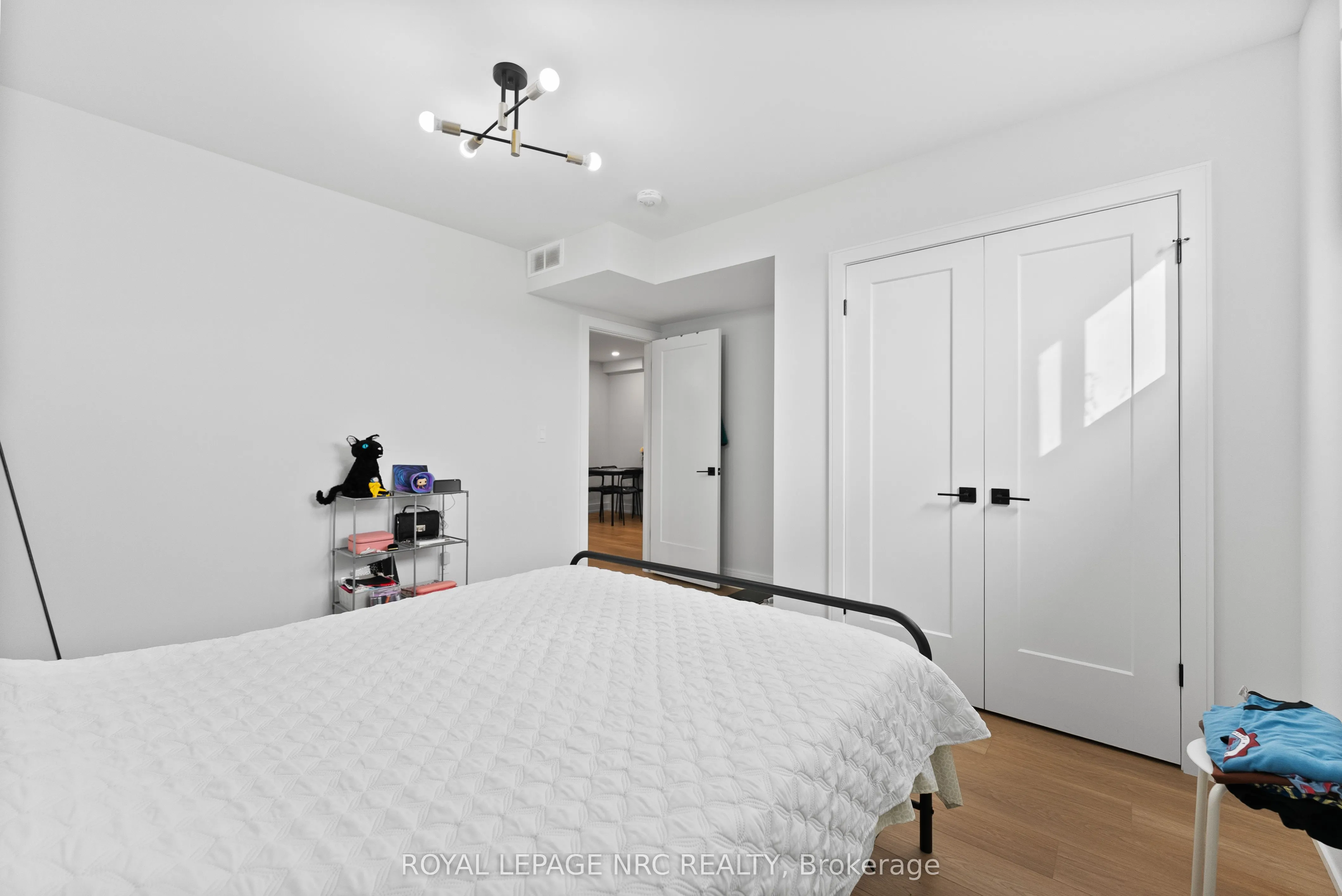 7392 Splendour Drive