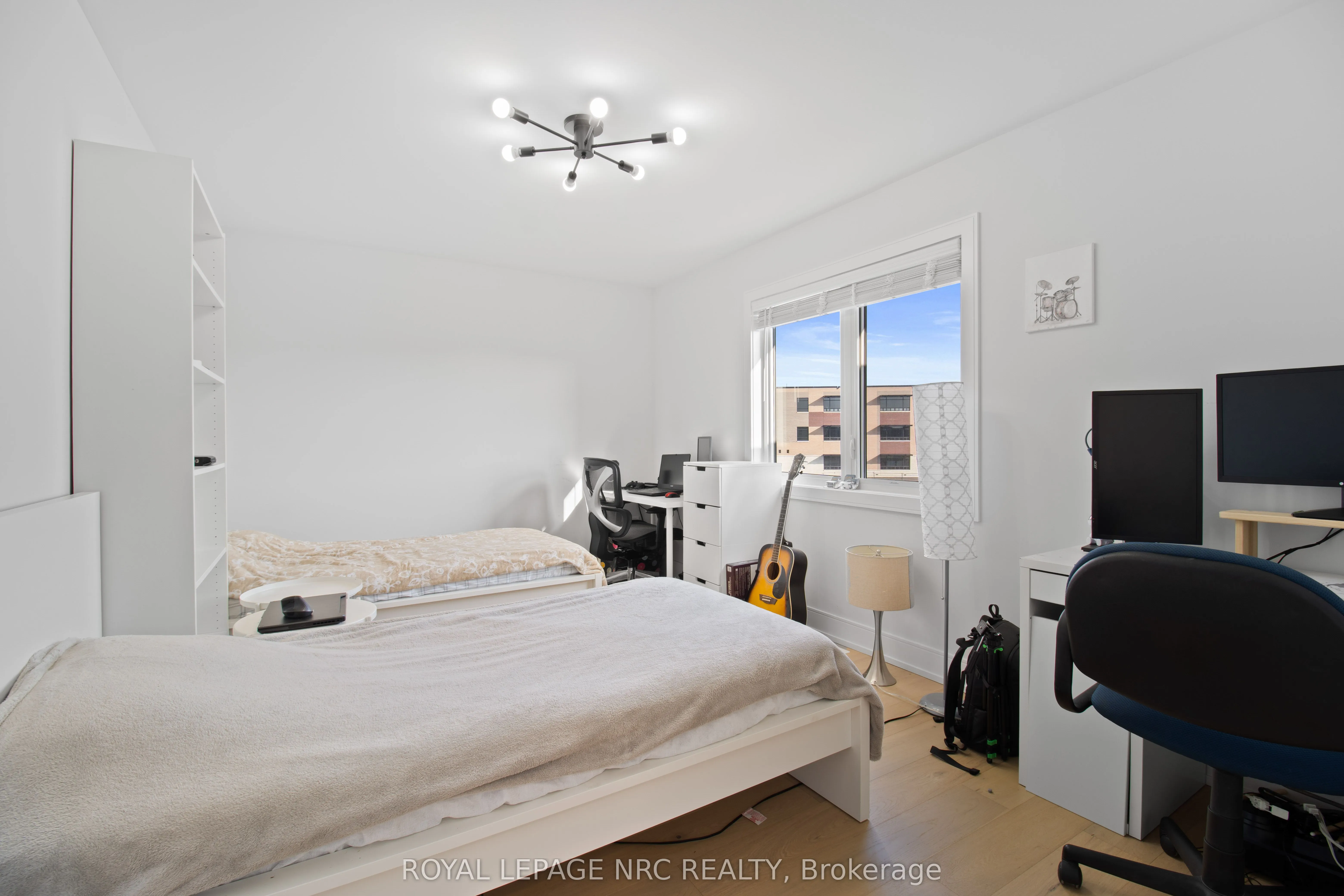 7392 Splendour Drive