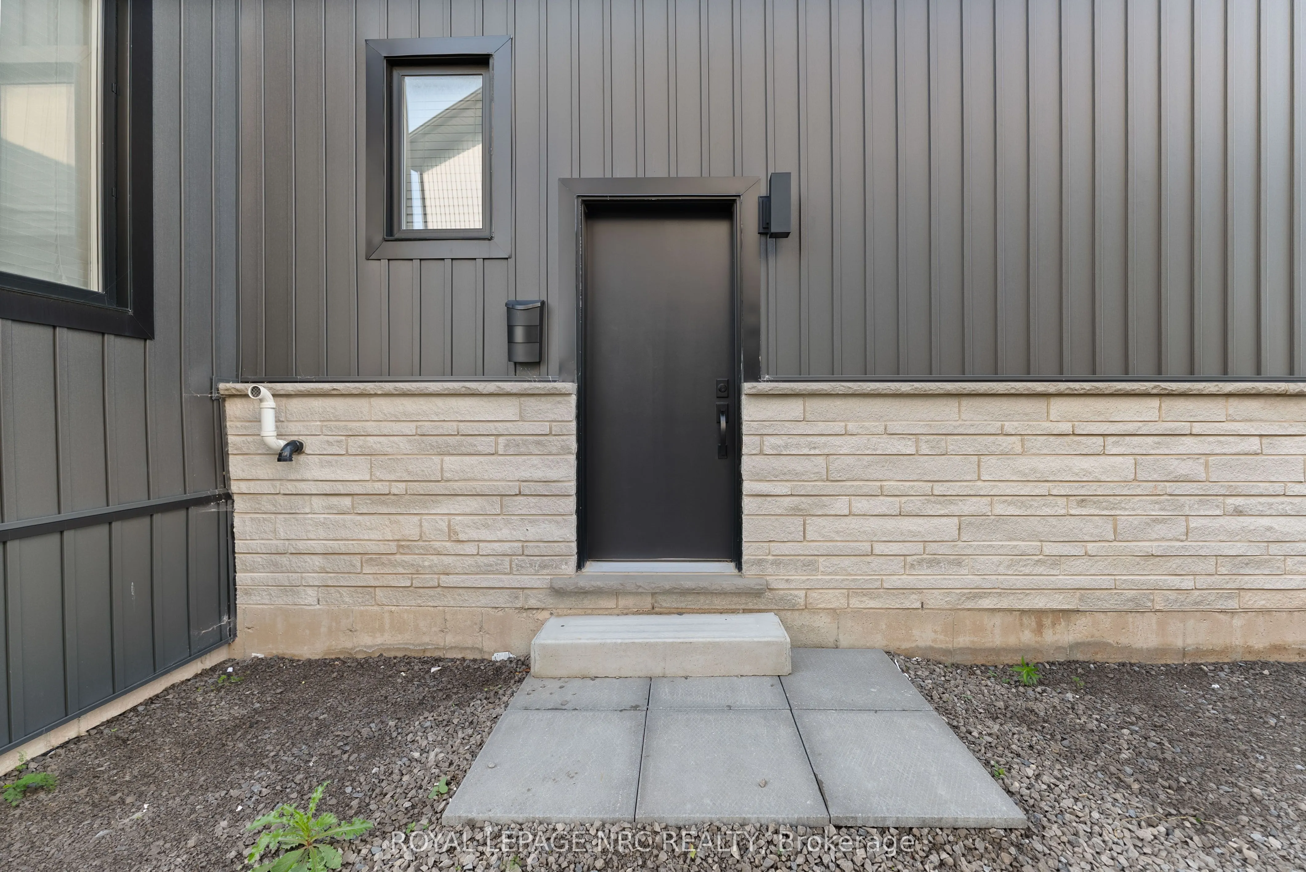 7392 Splendour Drive