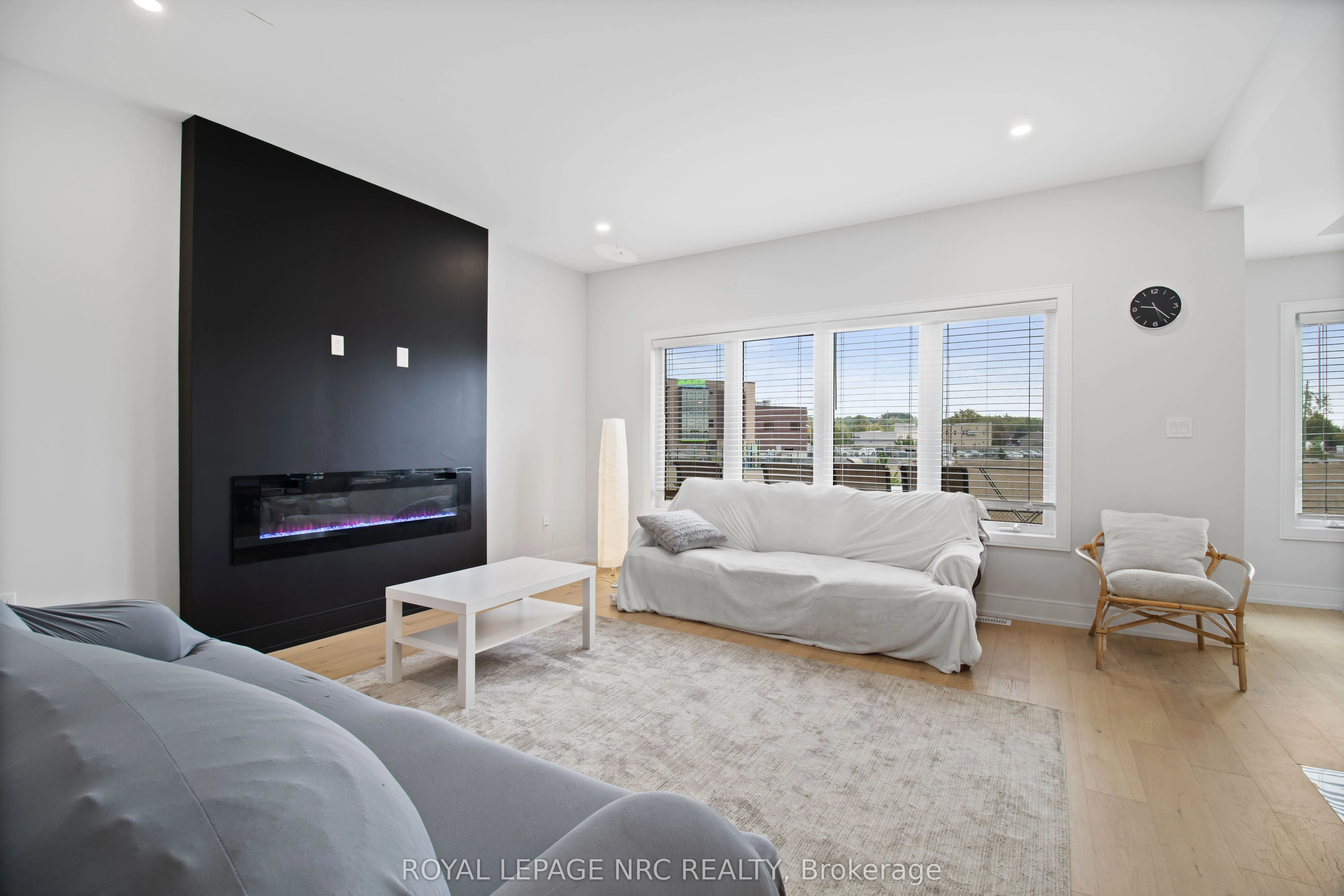 7392 Splendour Drive