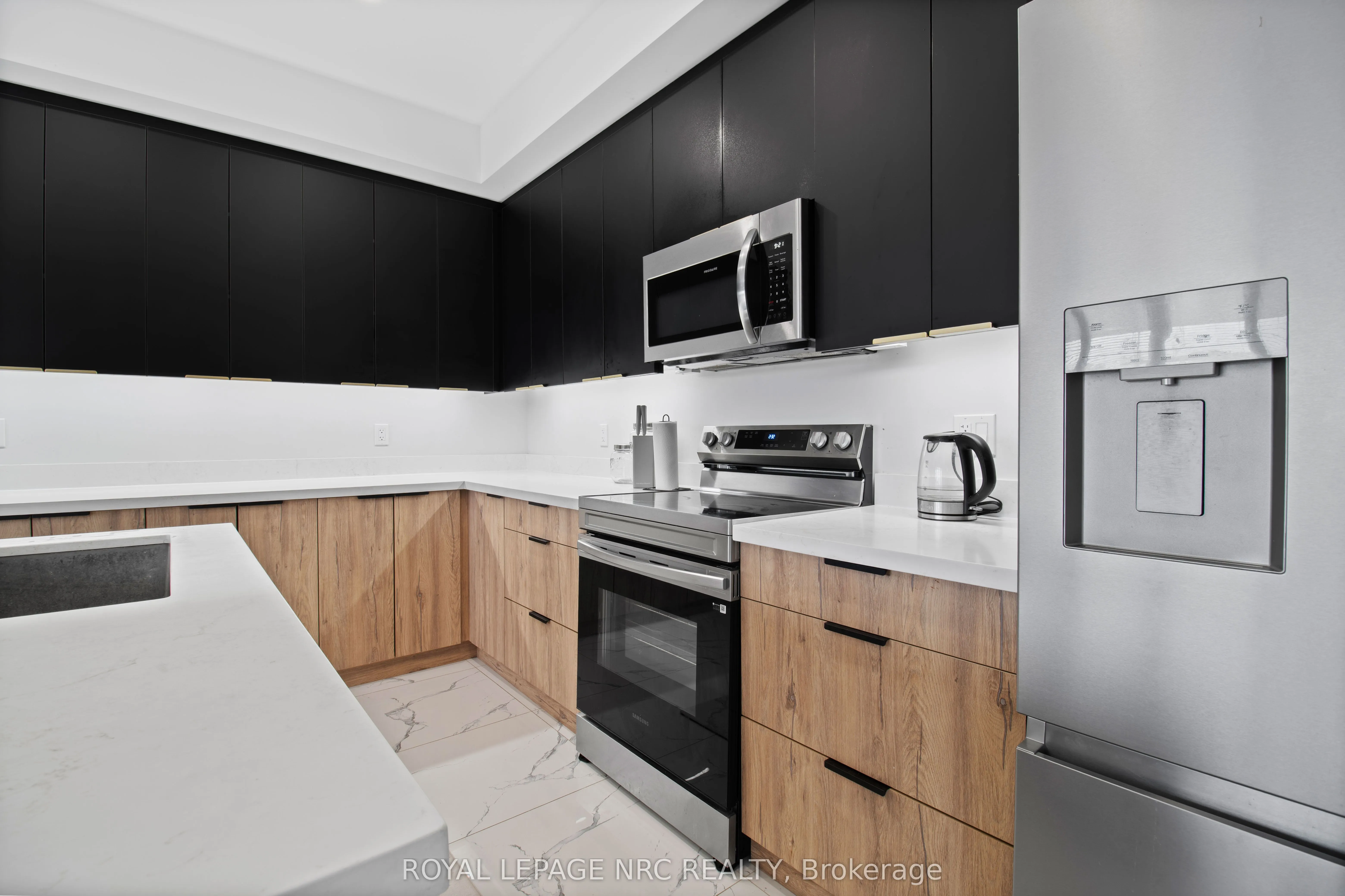 7392 Splendour Drive