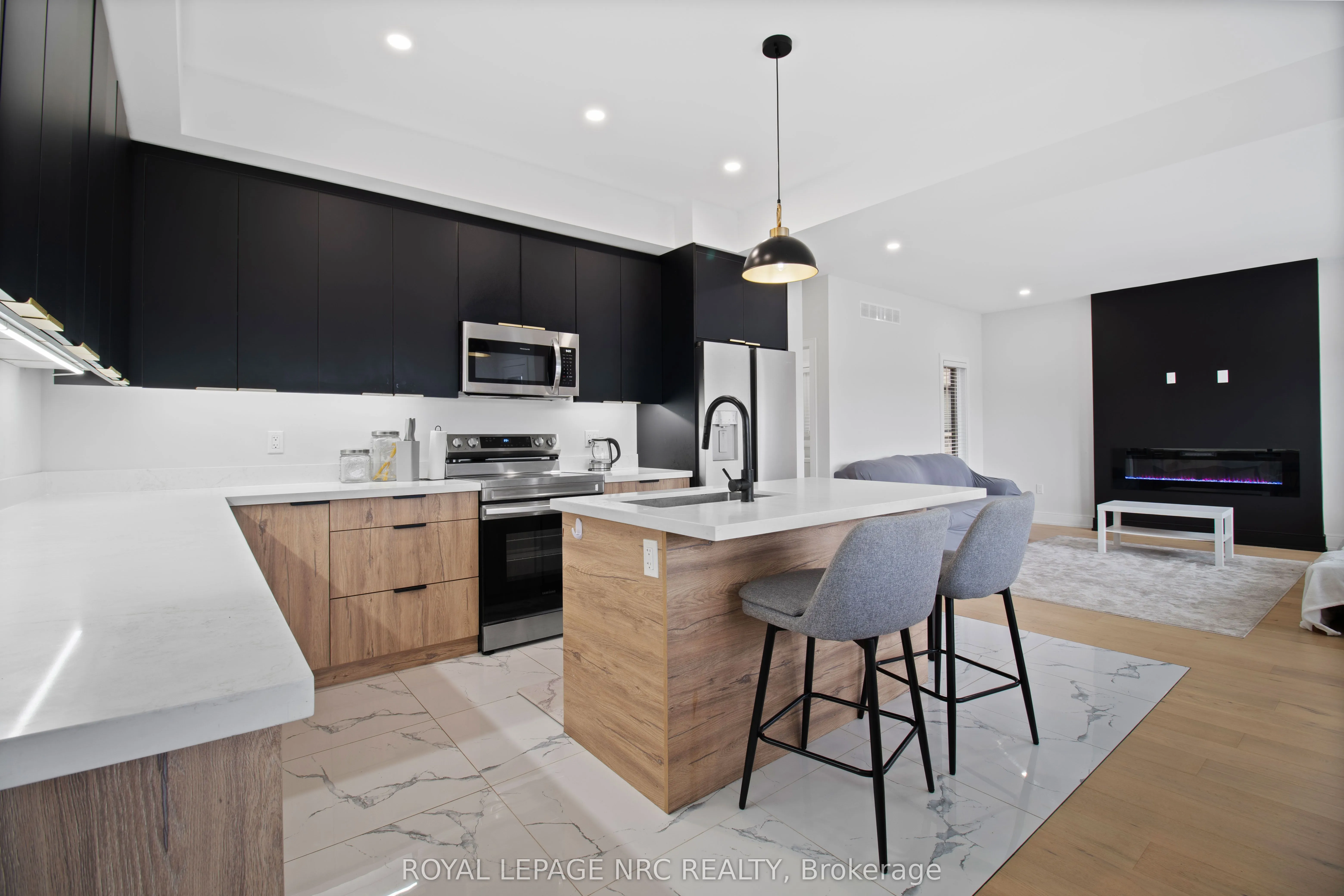 7392 Splendour Drive