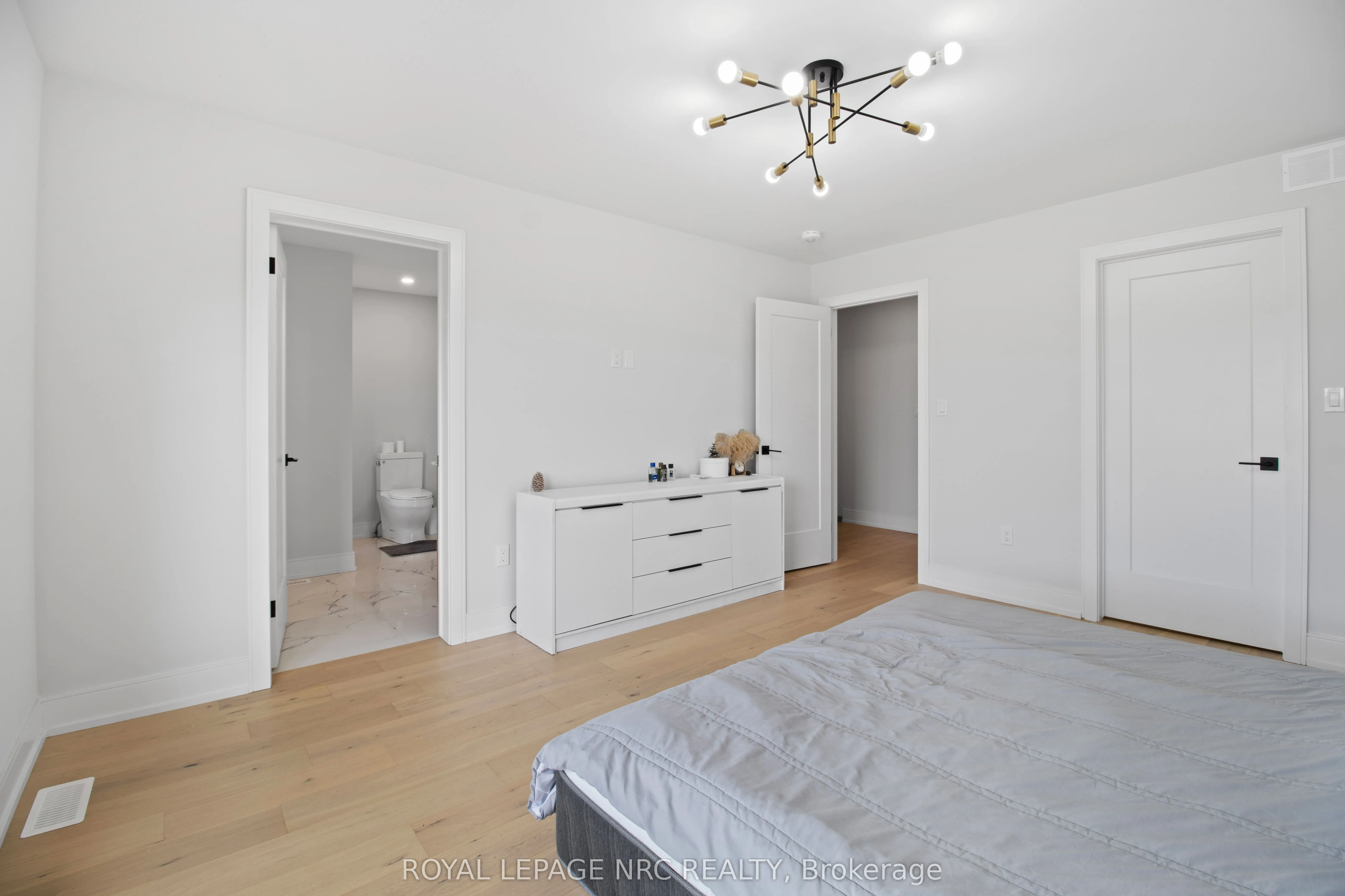 7392 Splendour Drive