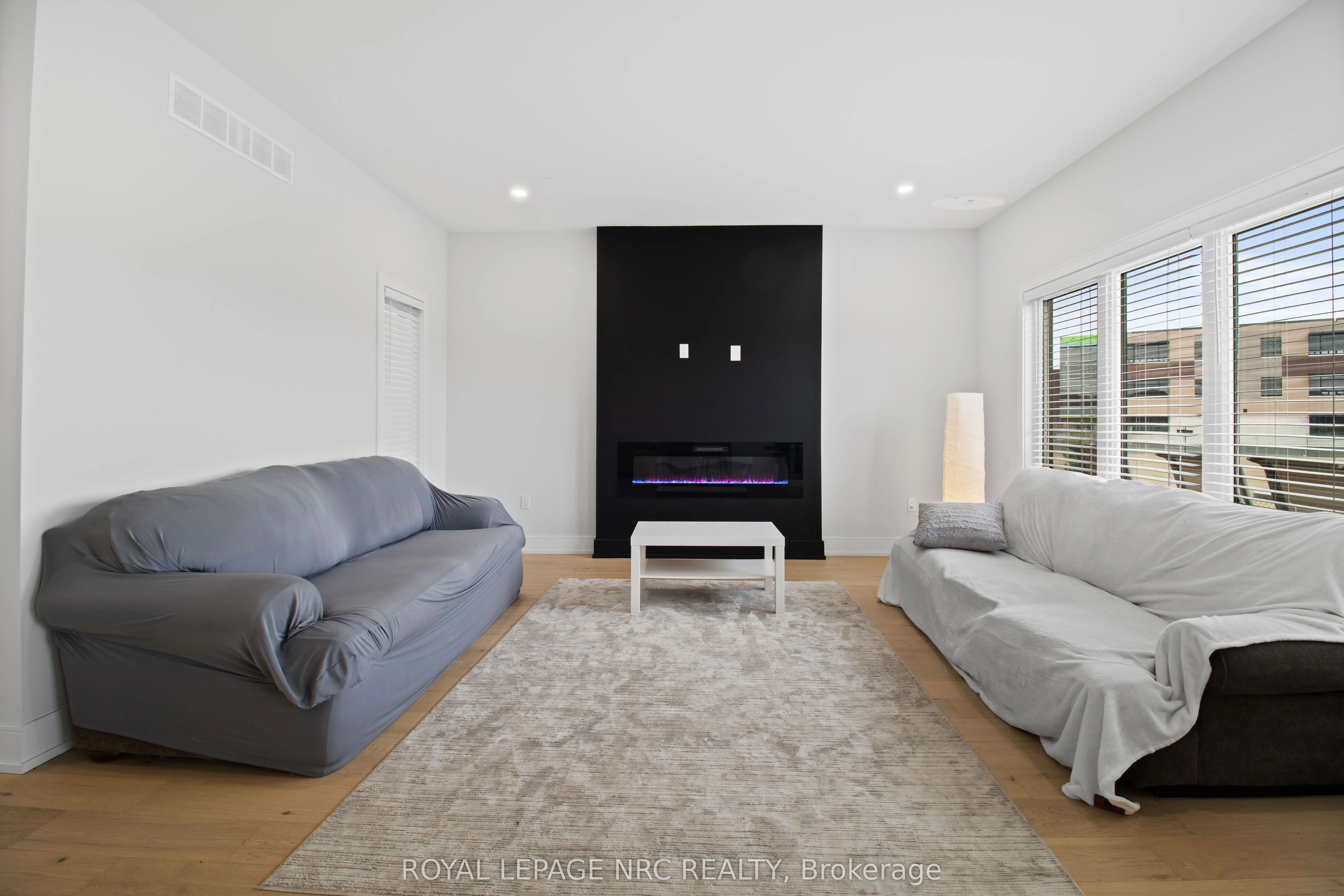 7392 Splendour Drive