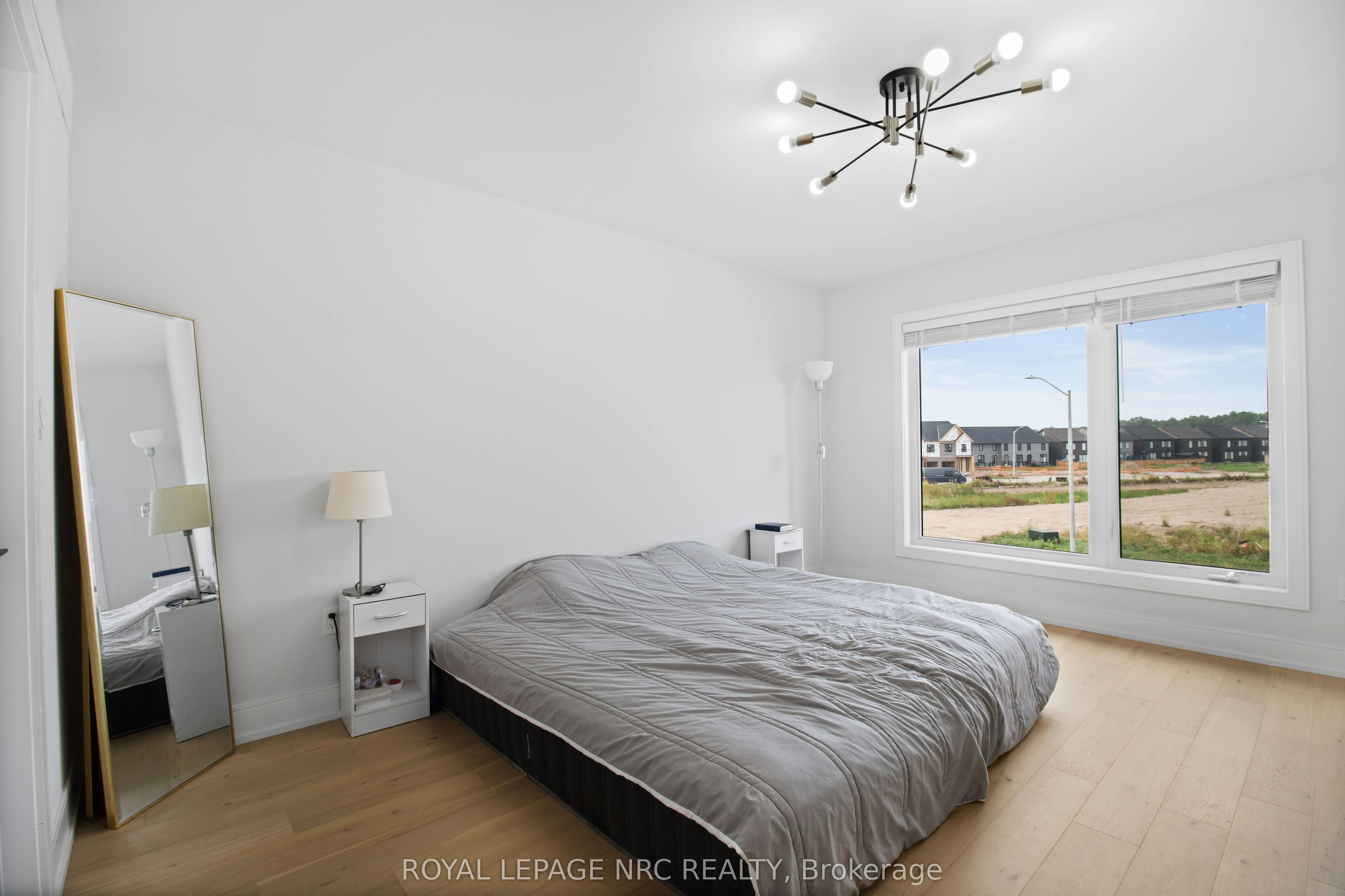7392 Splendour Drive