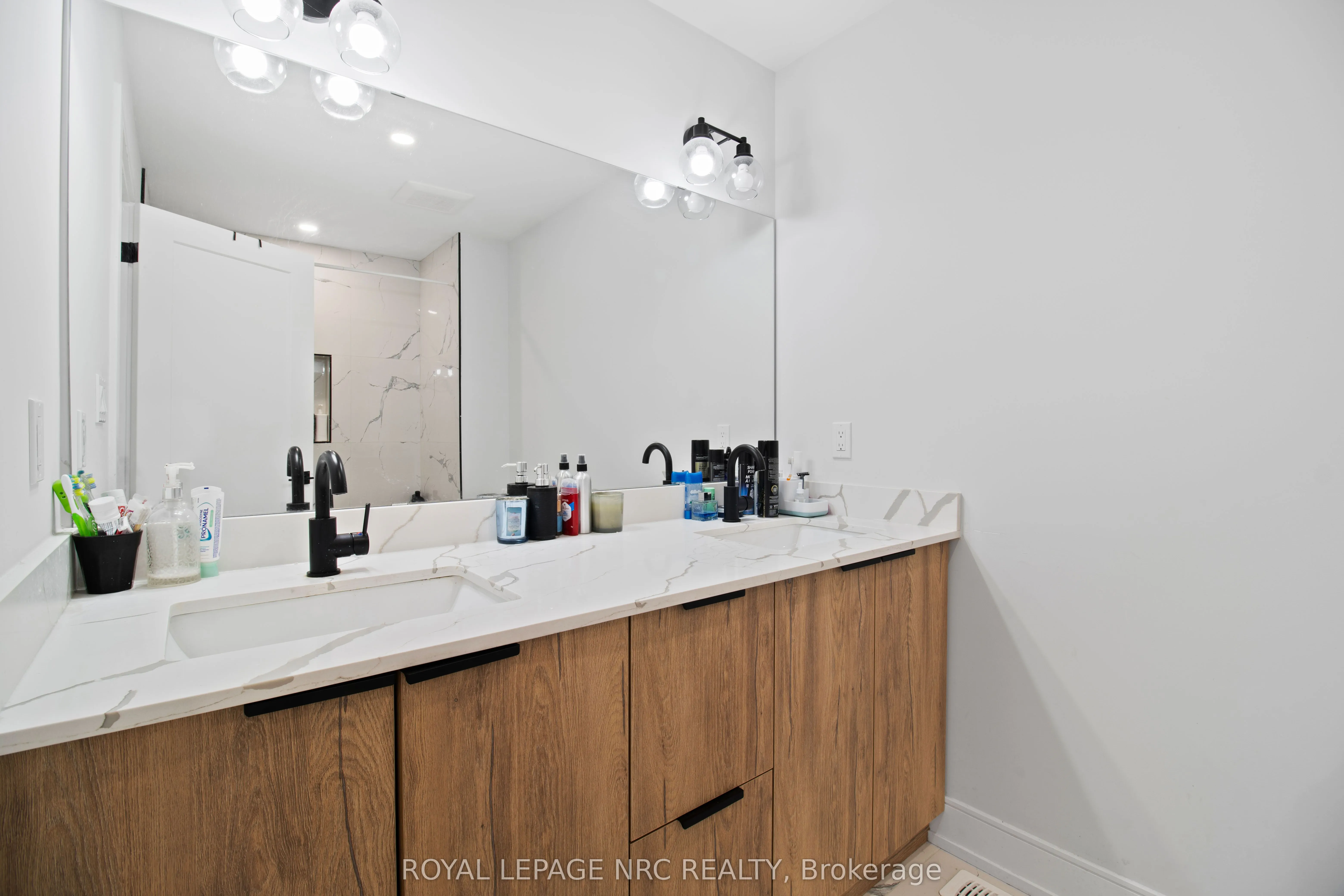 7392 Splendour Drive