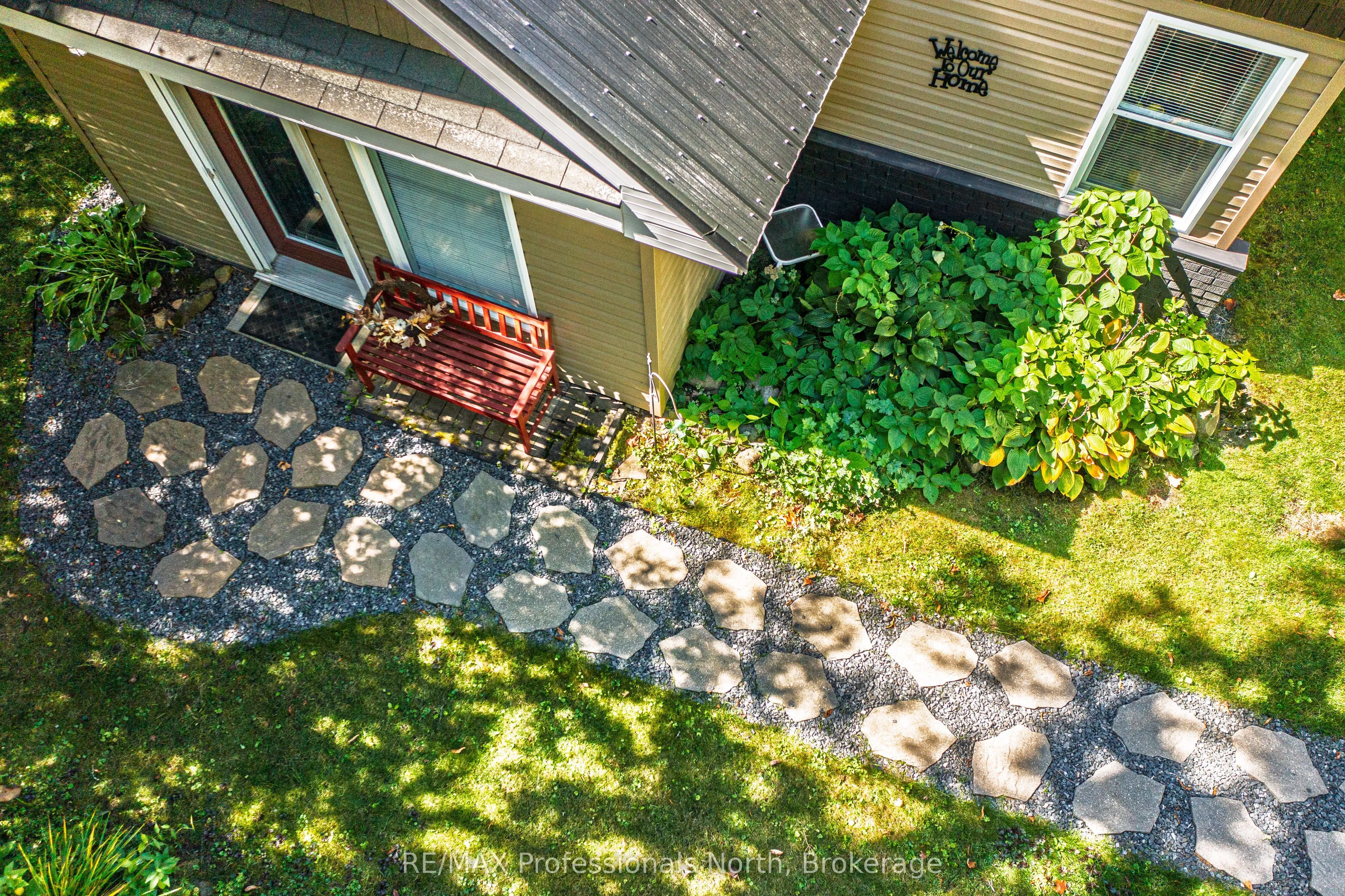 32 Bethune Road S