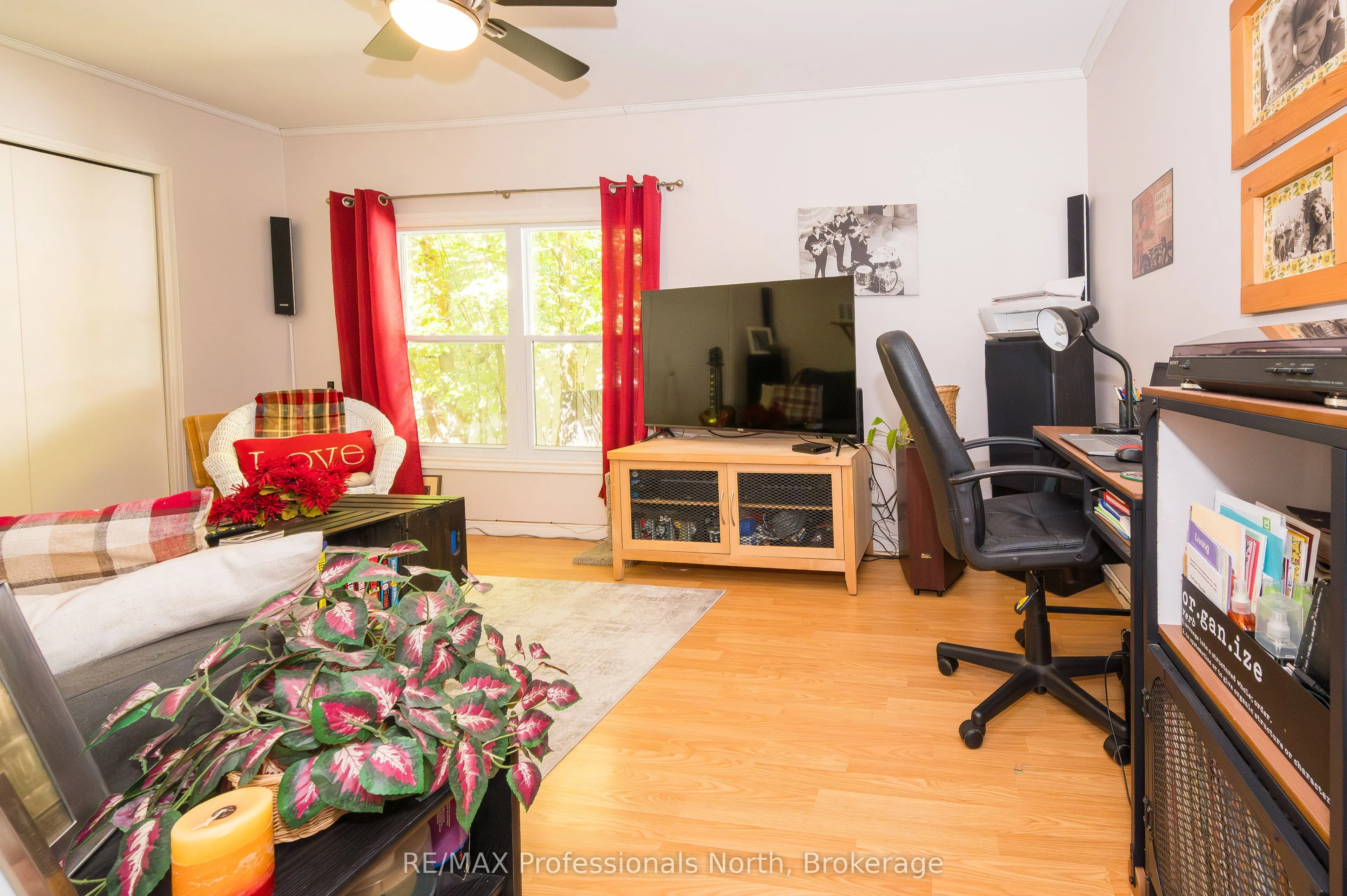 32 Bethune Road S