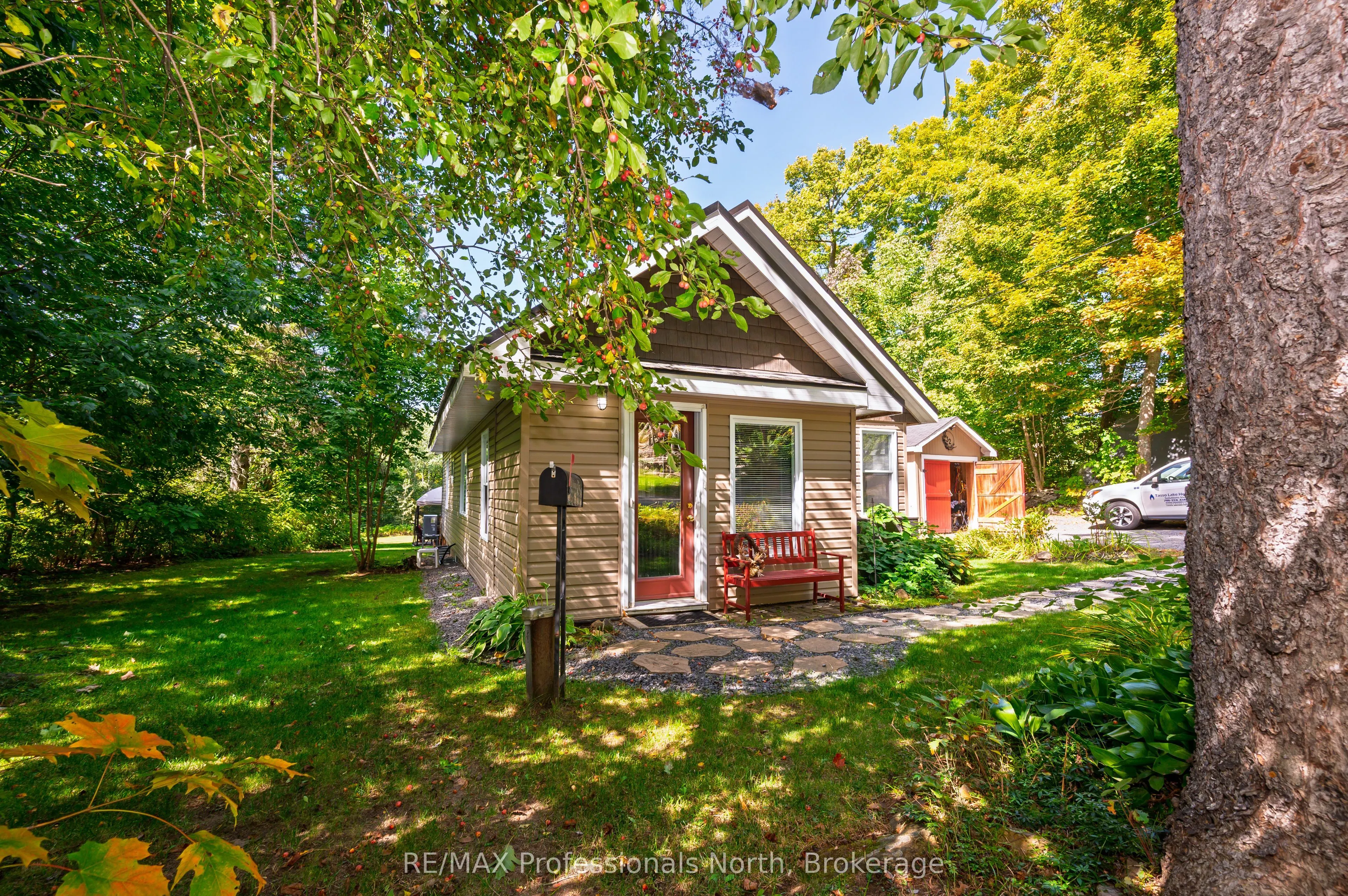 32 Bethune Road S