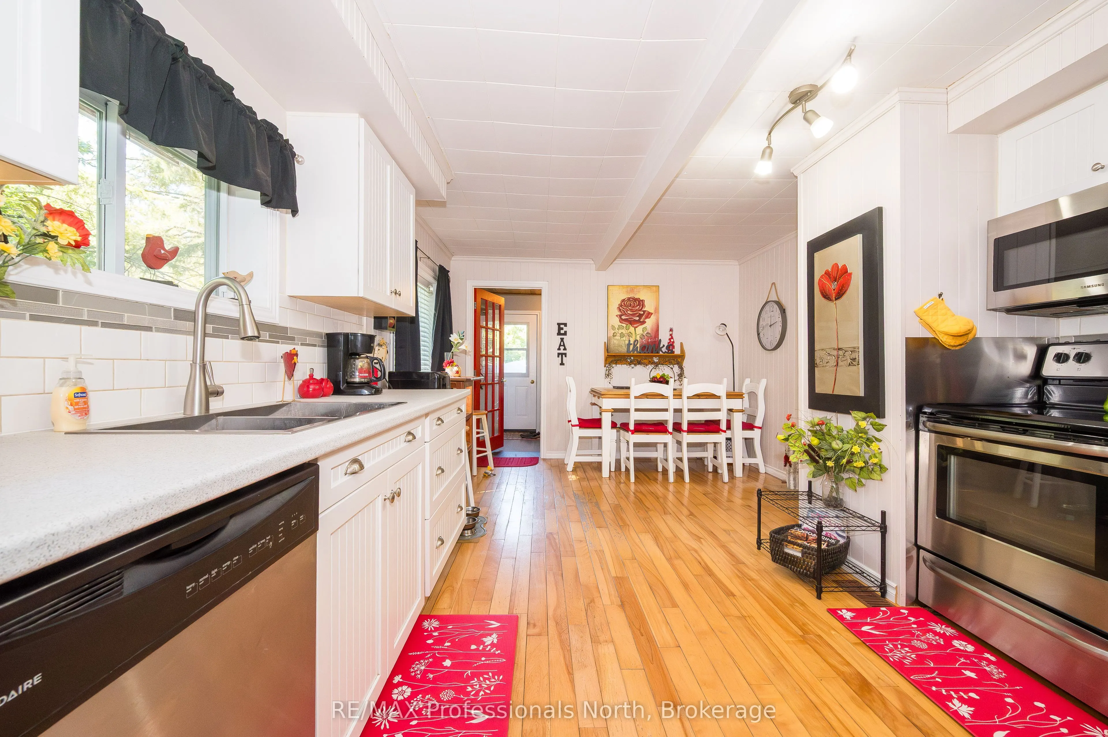 32 Bethune Road S