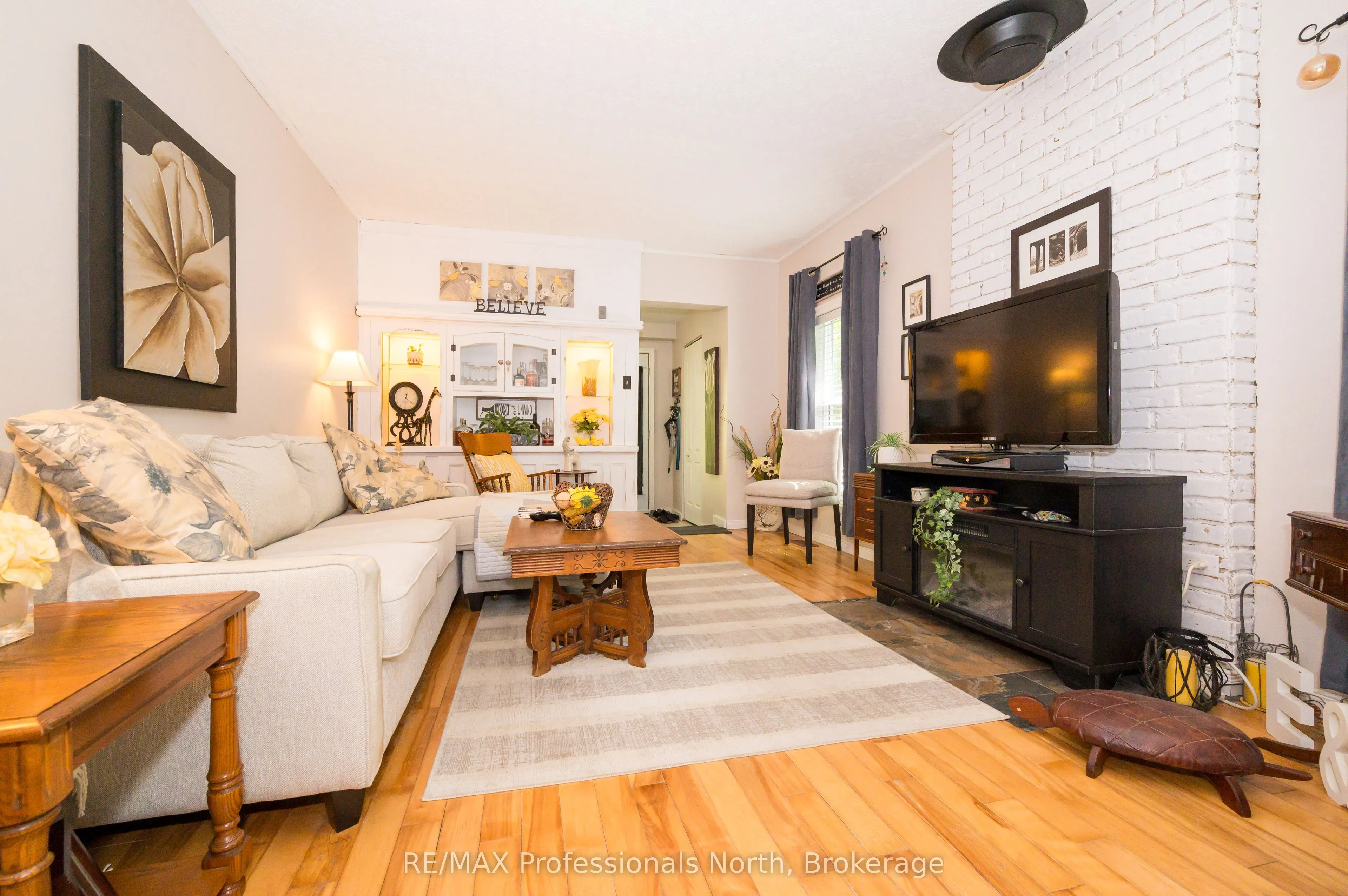 32 Bethune Road S
