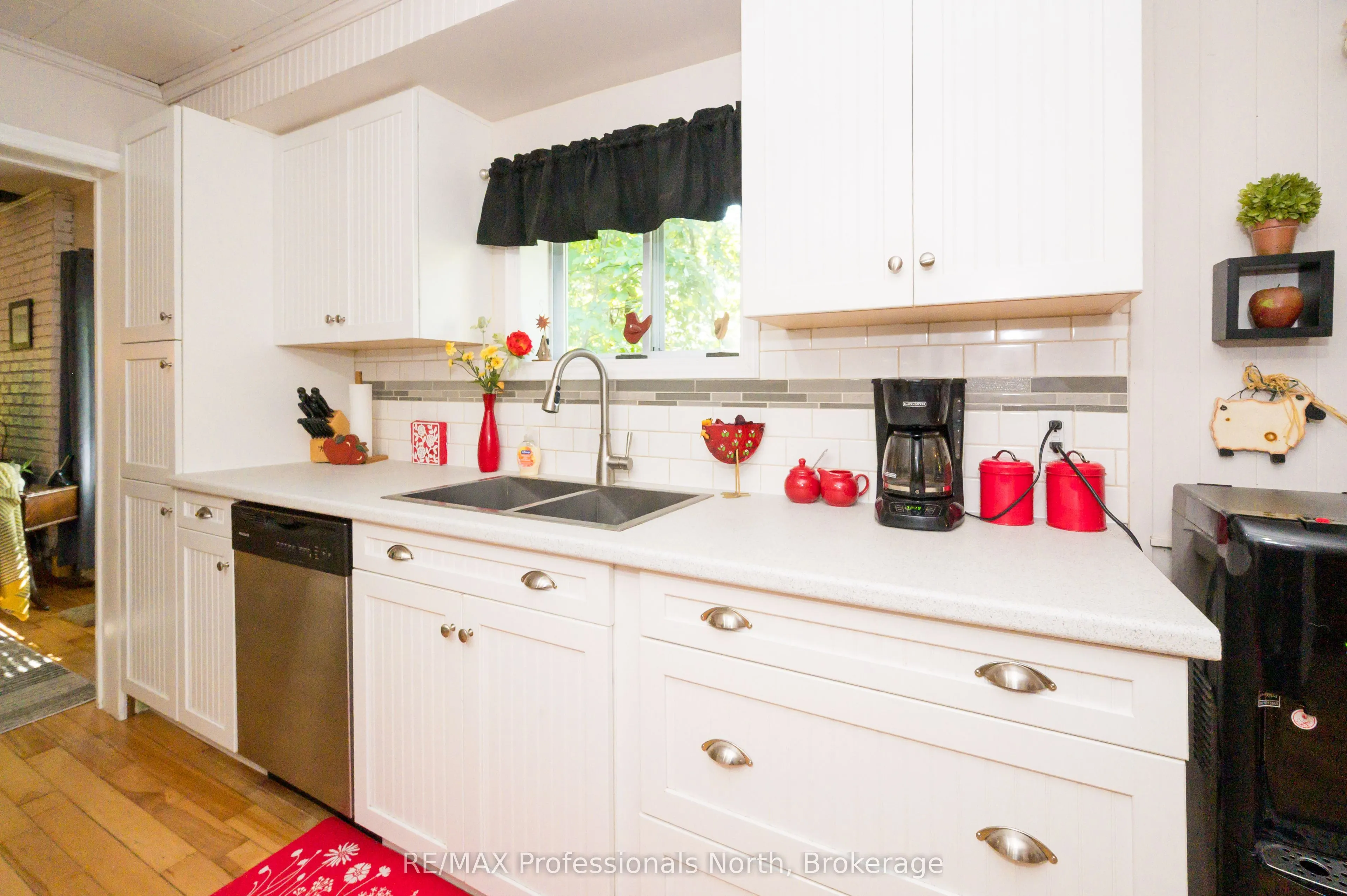 32 Bethune Road S