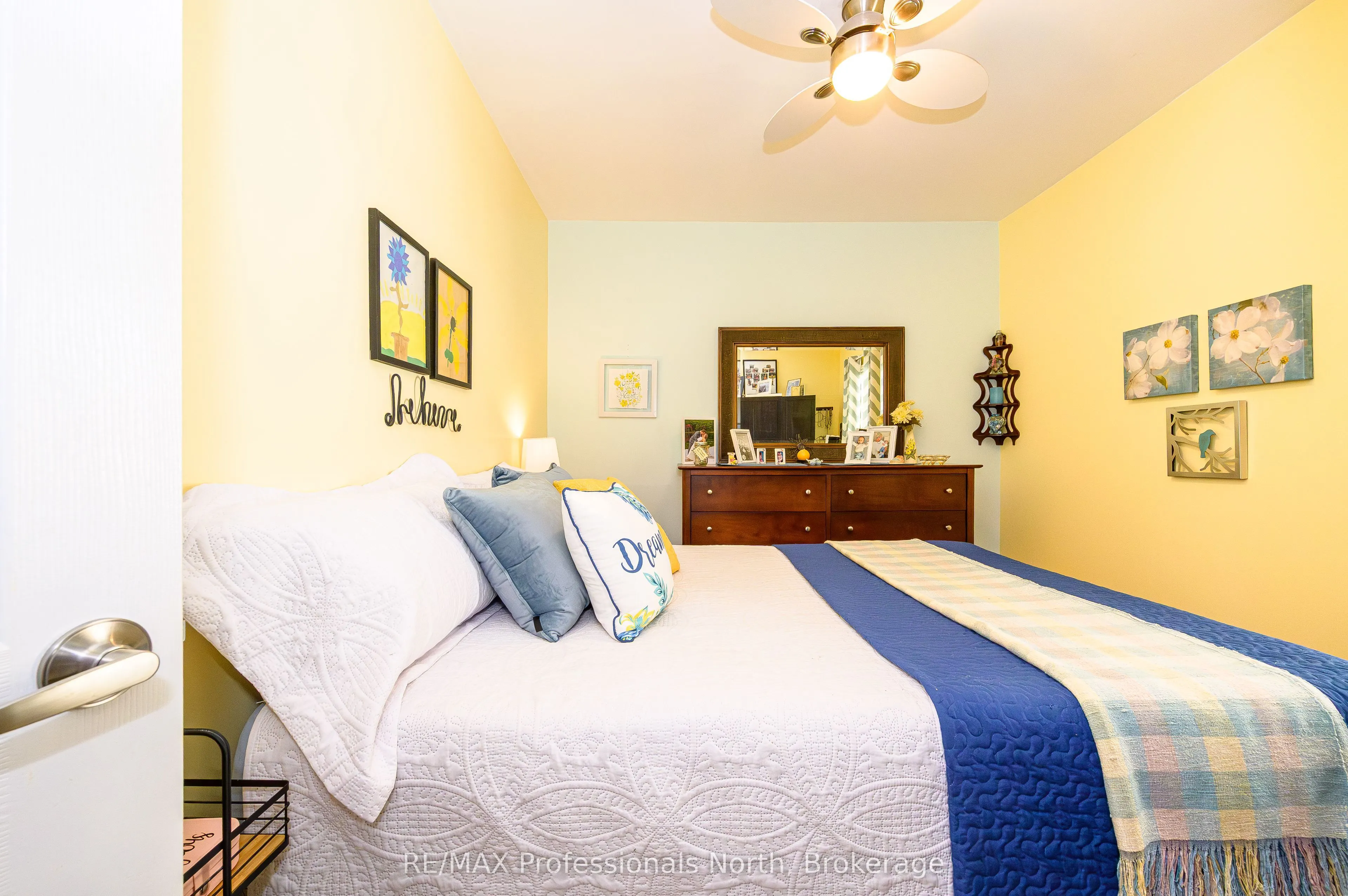 32 Bethune Road S
