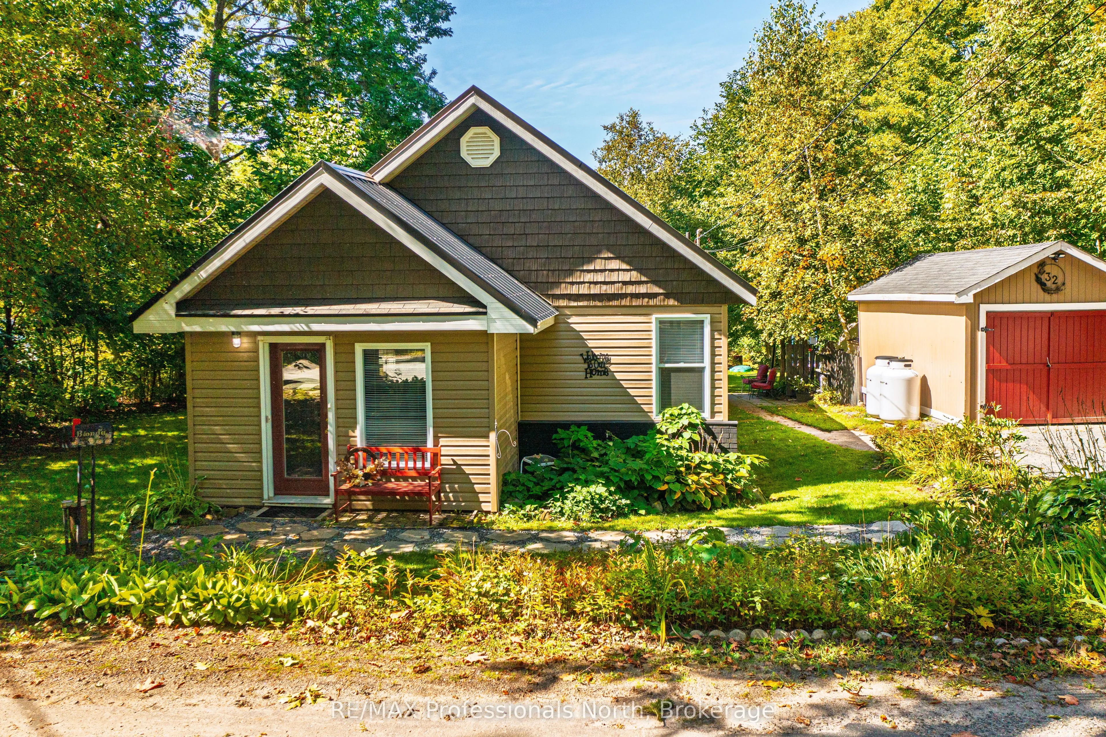 32 Bethune Road S