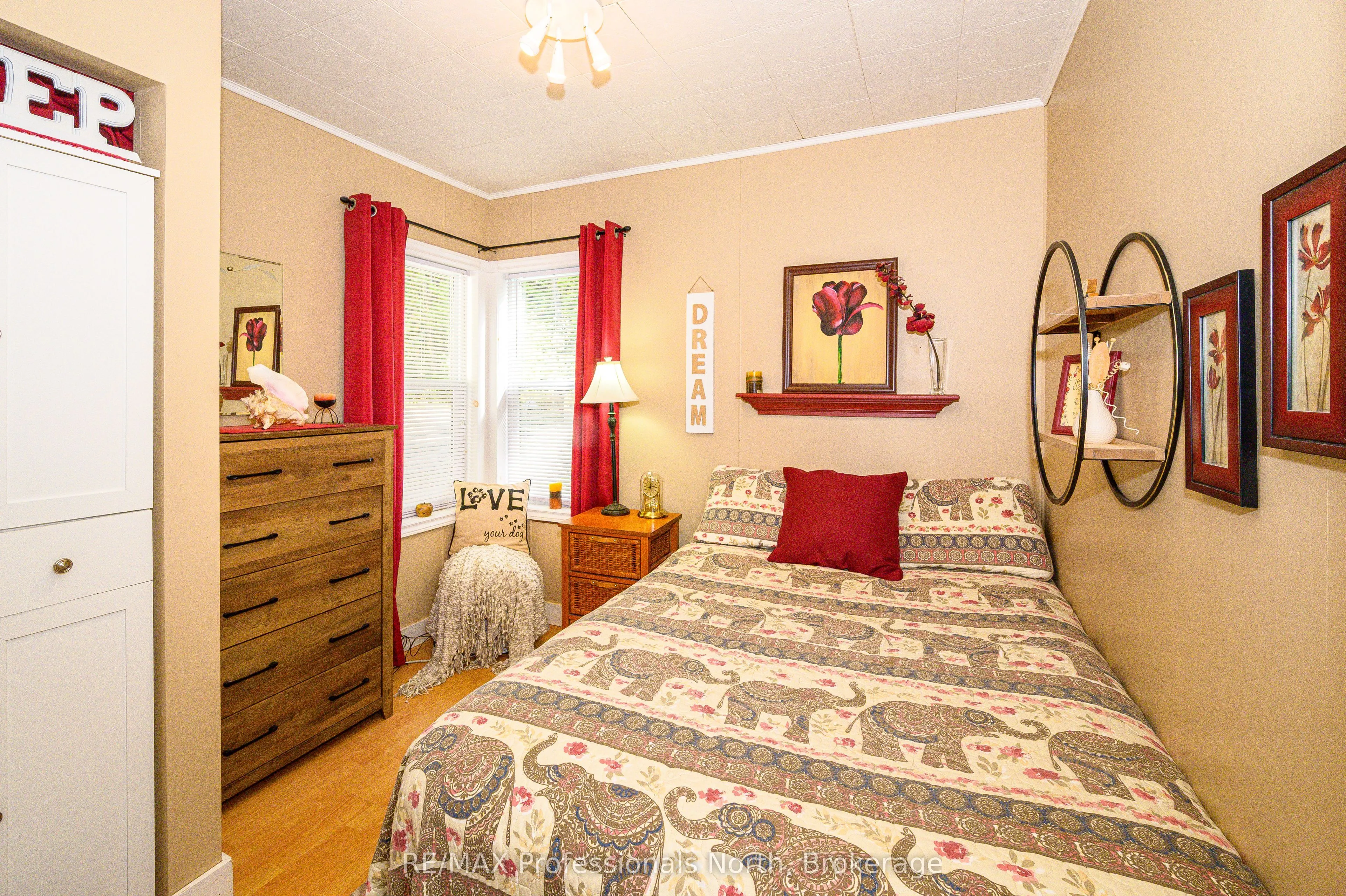 32 Bethune Road S