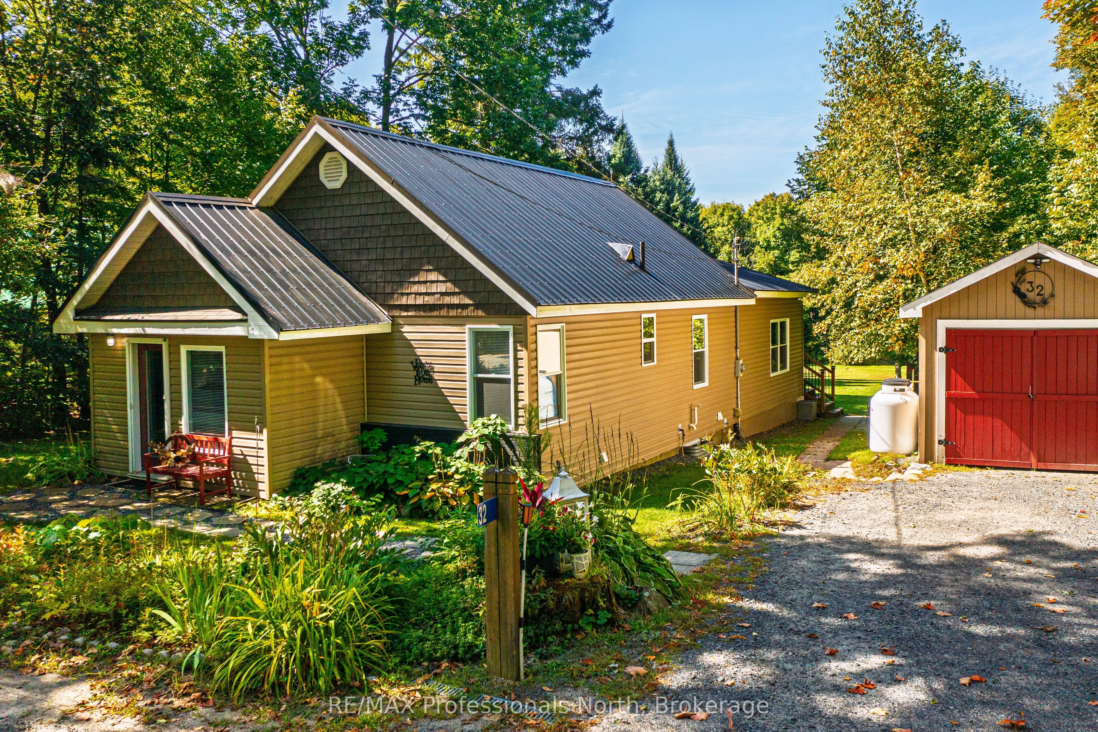 32 Bethune Road S