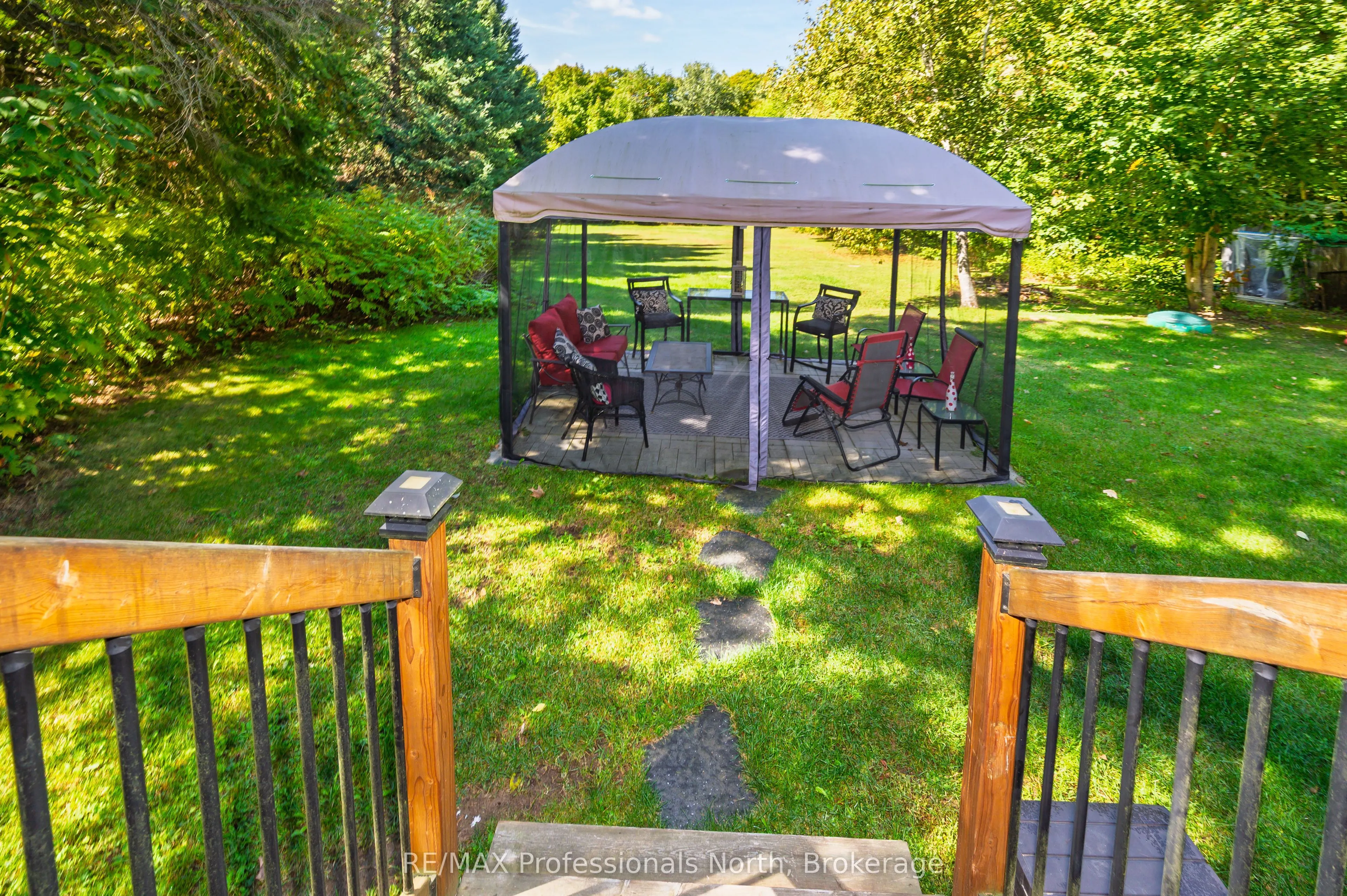 32 Bethune Road S