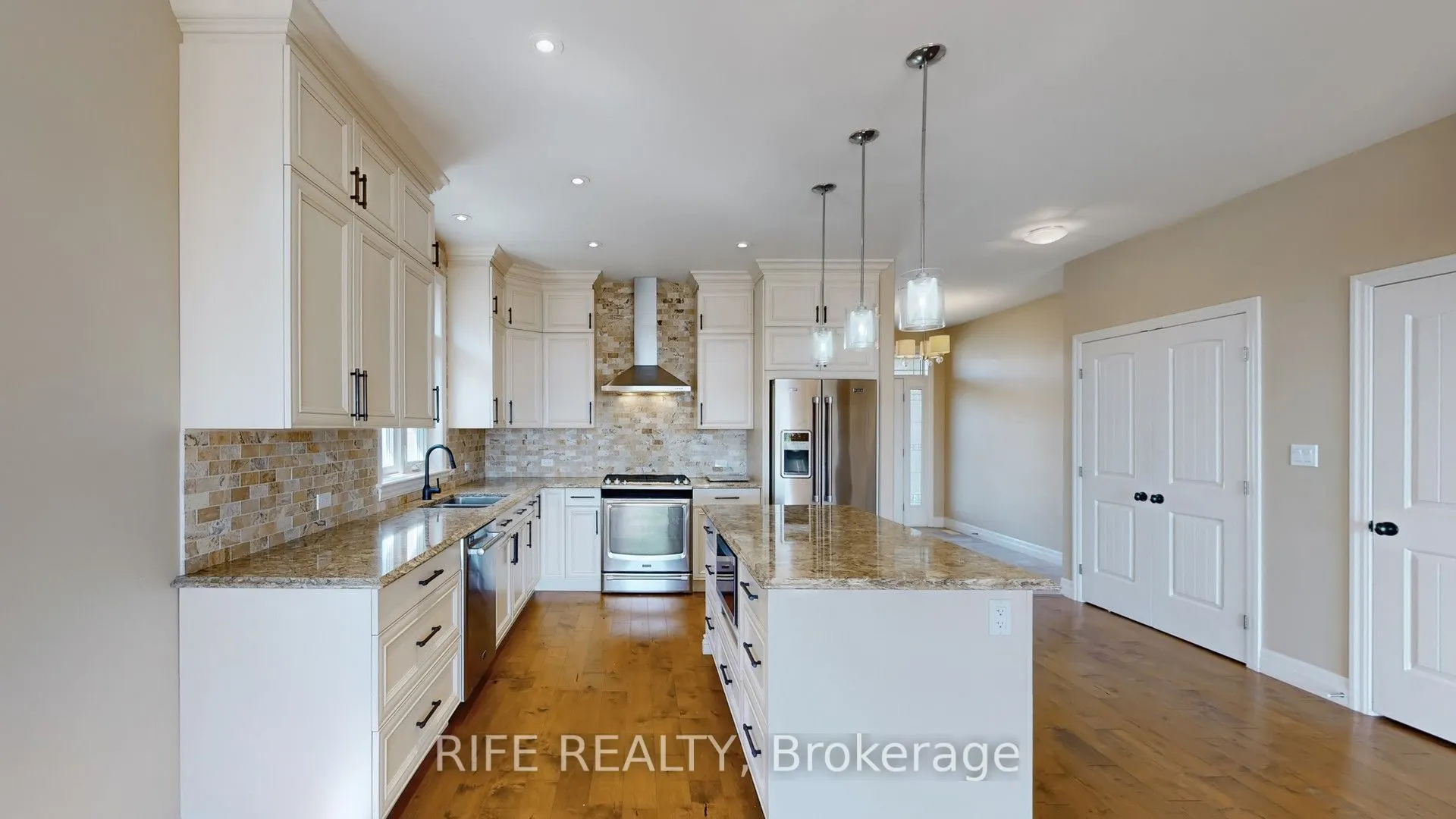 11 Crews Crescent W